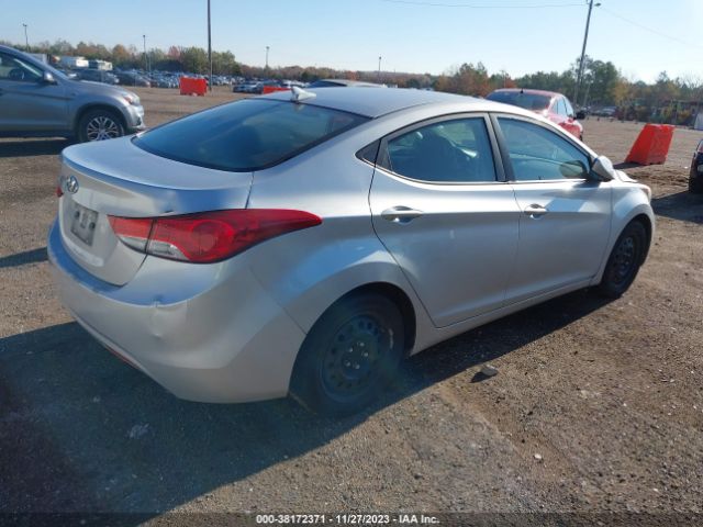 Photo 3 VIN: KMHDH4AE8CU258819 - HYUNDAI ELANTRA 