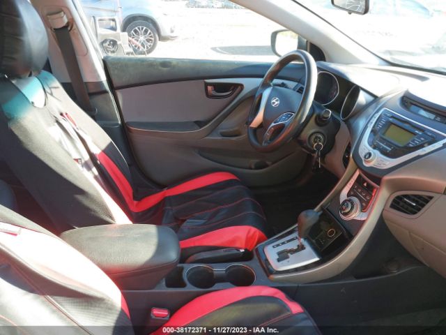 Photo 4 VIN: KMHDH4AE8CU258819 - HYUNDAI ELANTRA 