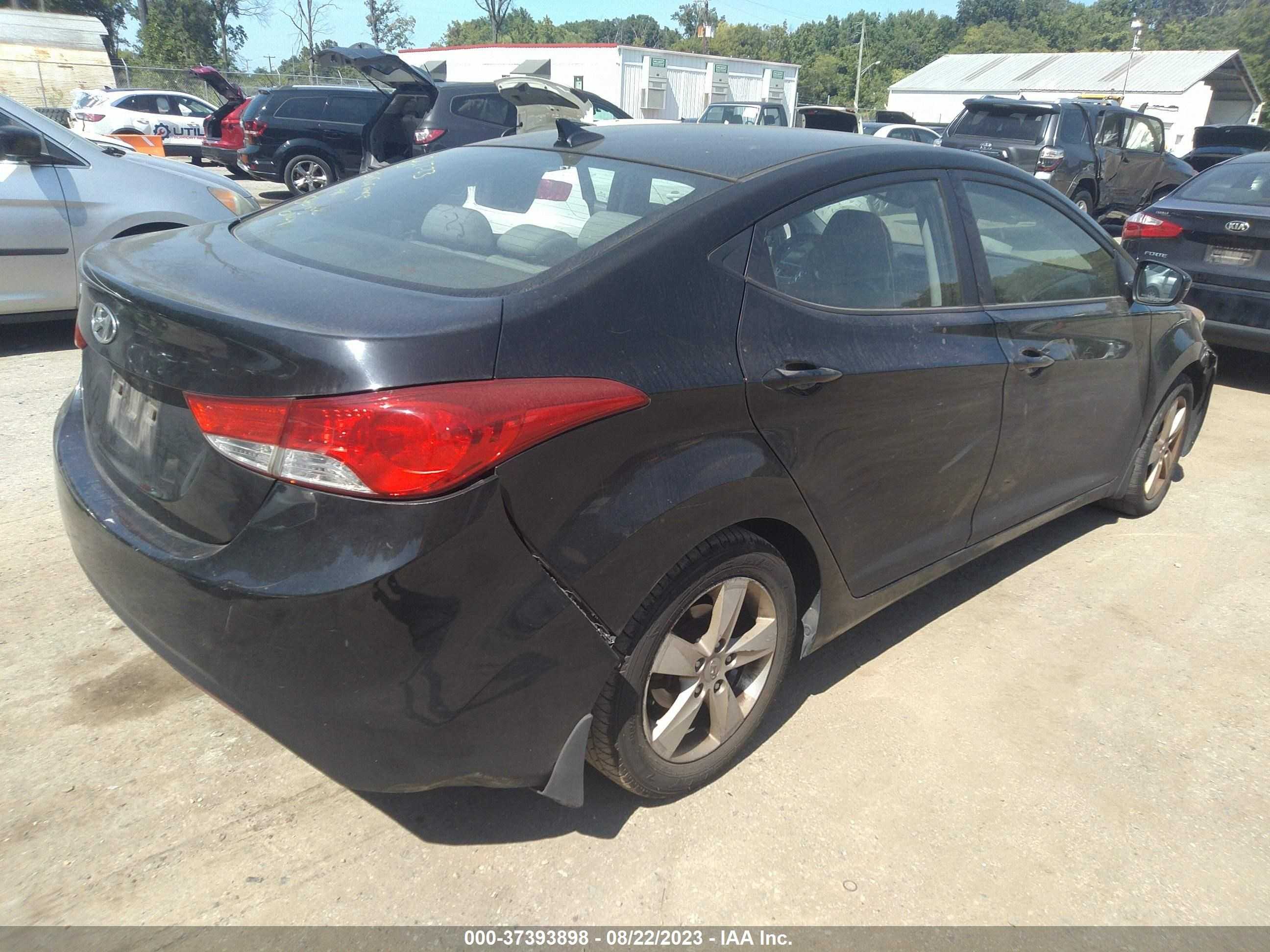 Photo 3 VIN: KMHDH4AE8CU456462 - HYUNDAI ELANTRA 