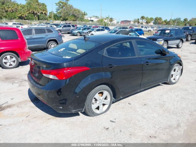 Photo 3 VIN: KMHDH4AE8DU515740 - HYUNDAI ELANTRA 