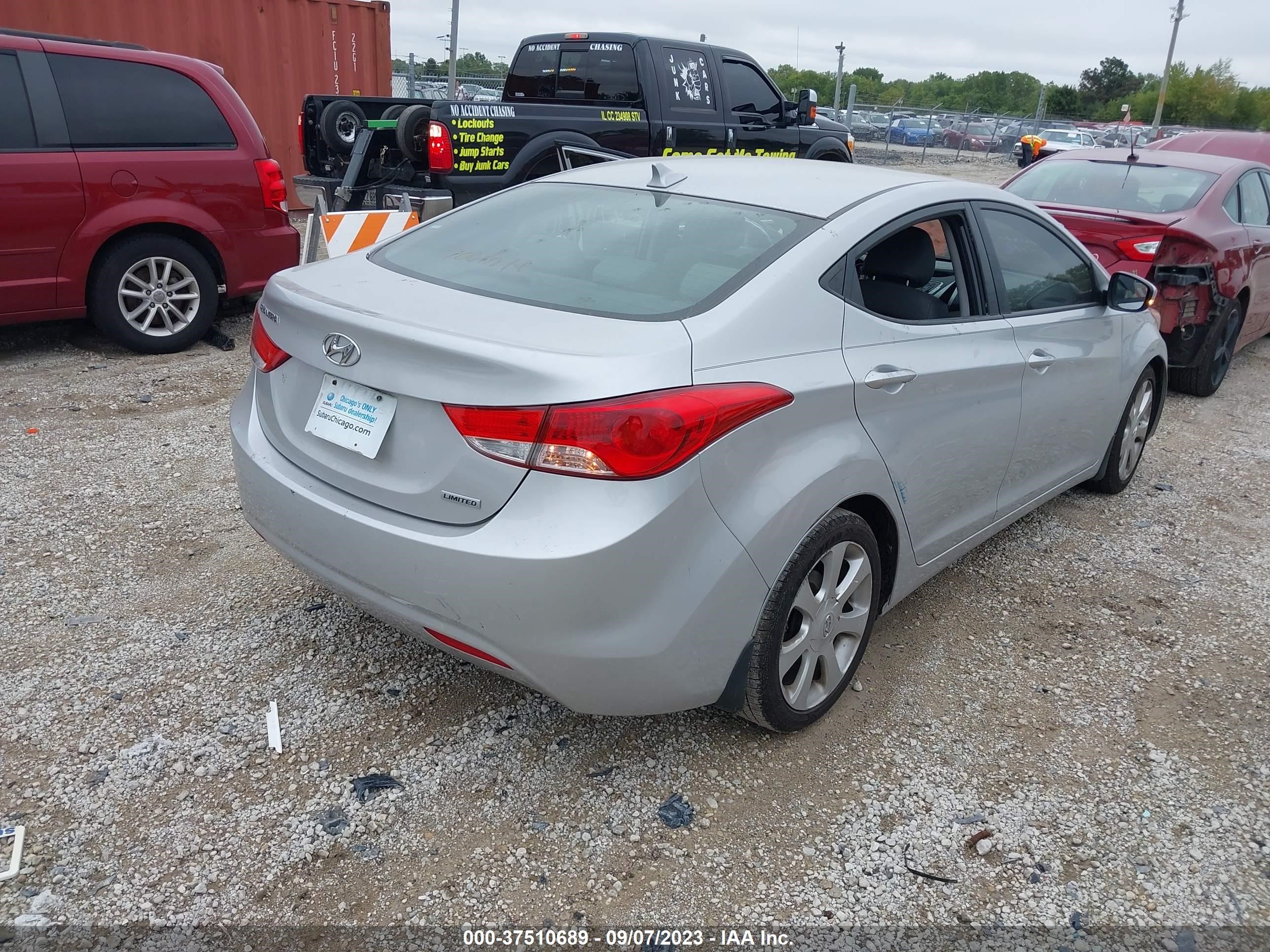 Photo 3 VIN: KMHDH4AE8DU629835 - HYUNDAI ELANTRA 