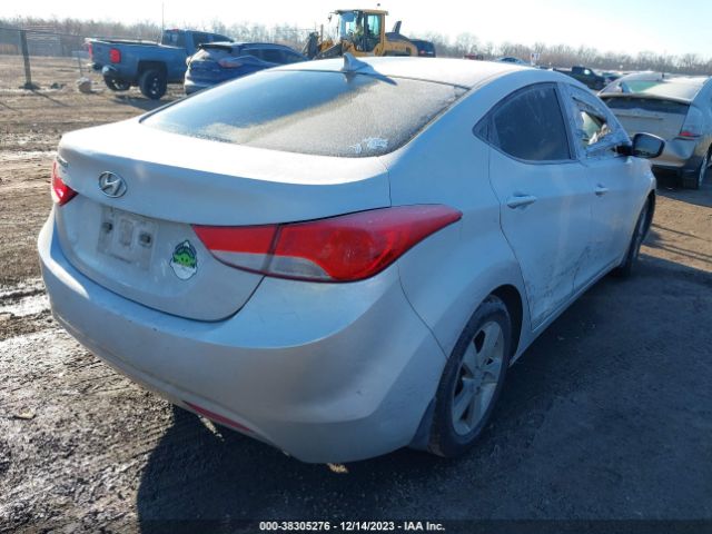 Photo 3 VIN: KMHDH4AE8DU640334 - HYUNDAI ELANTRA 