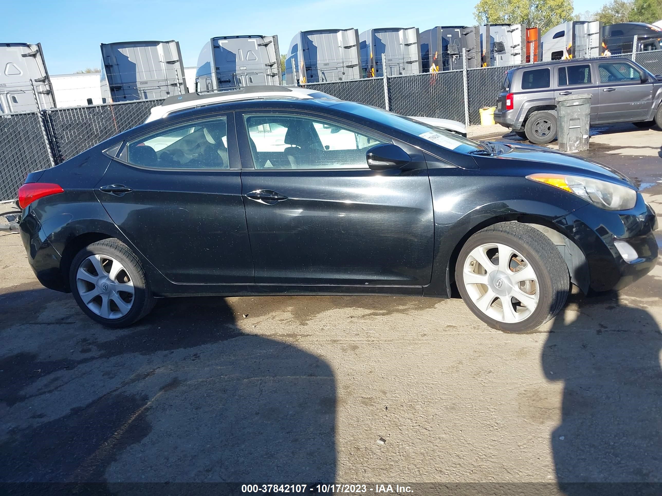 Photo 12 VIN: KMHDH4AE8DU780917 - HYUNDAI ELANTRA 