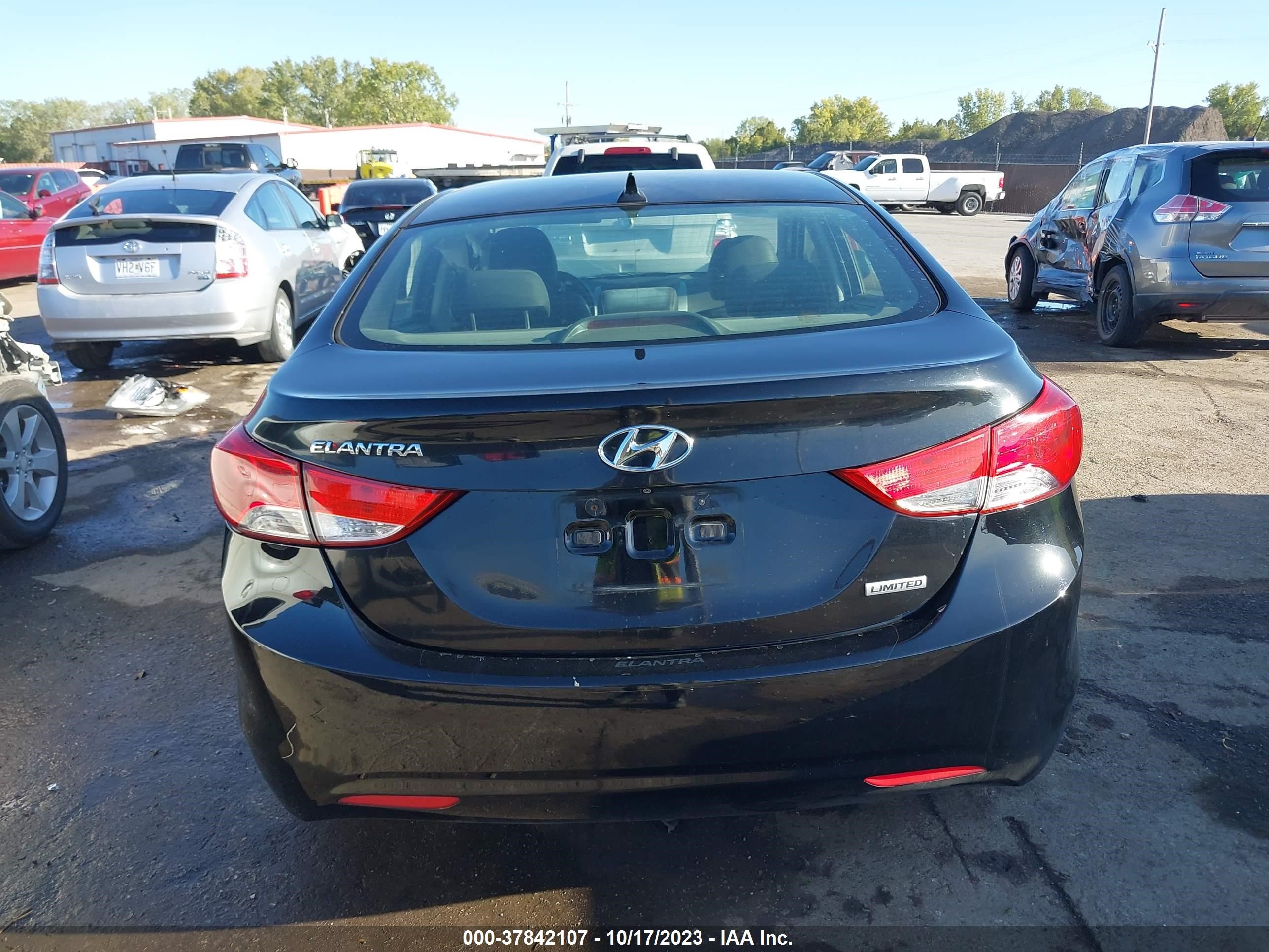 Photo 15 VIN: KMHDH4AE8DU780917 - HYUNDAI ELANTRA 