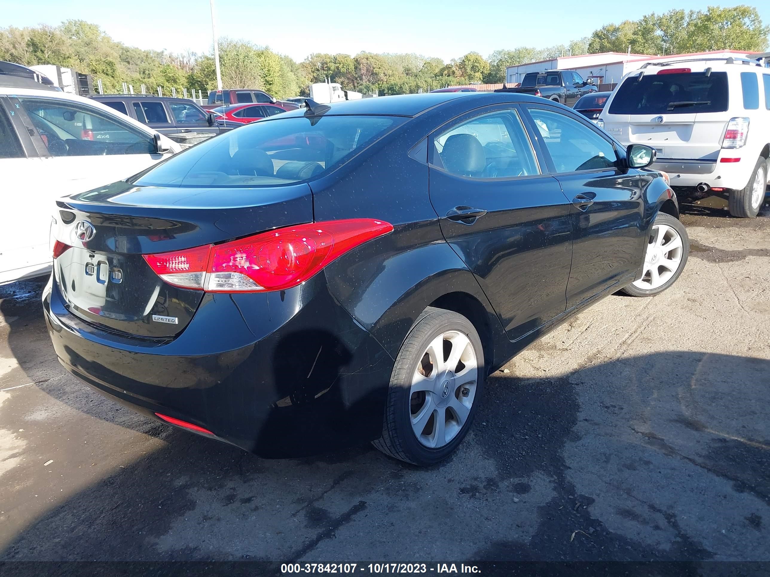 Photo 3 VIN: KMHDH4AE8DU780917 - HYUNDAI ELANTRA 