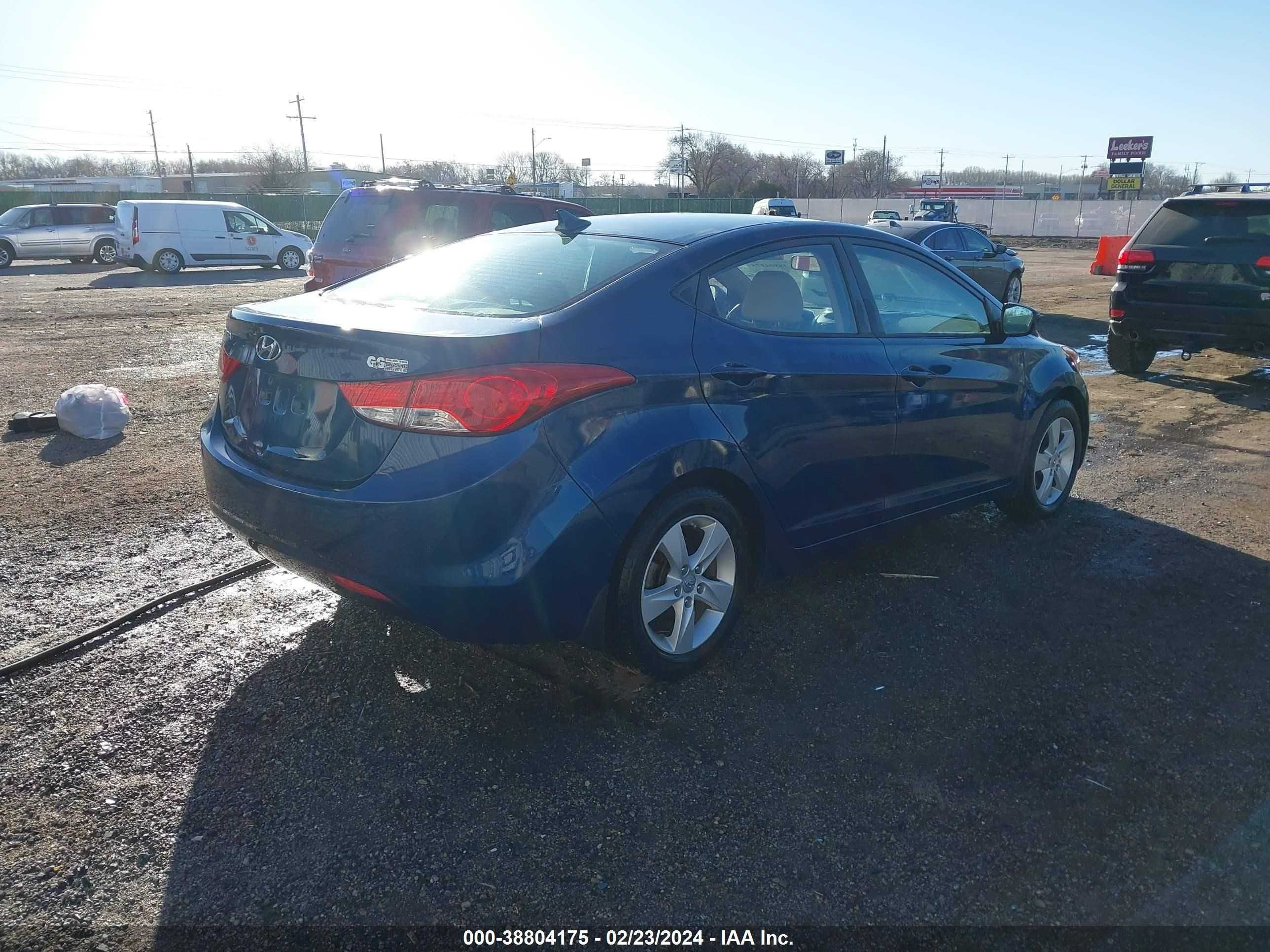 Photo 3 VIN: KMHDH4AE8DU943422 - HYUNDAI ELANTRA 