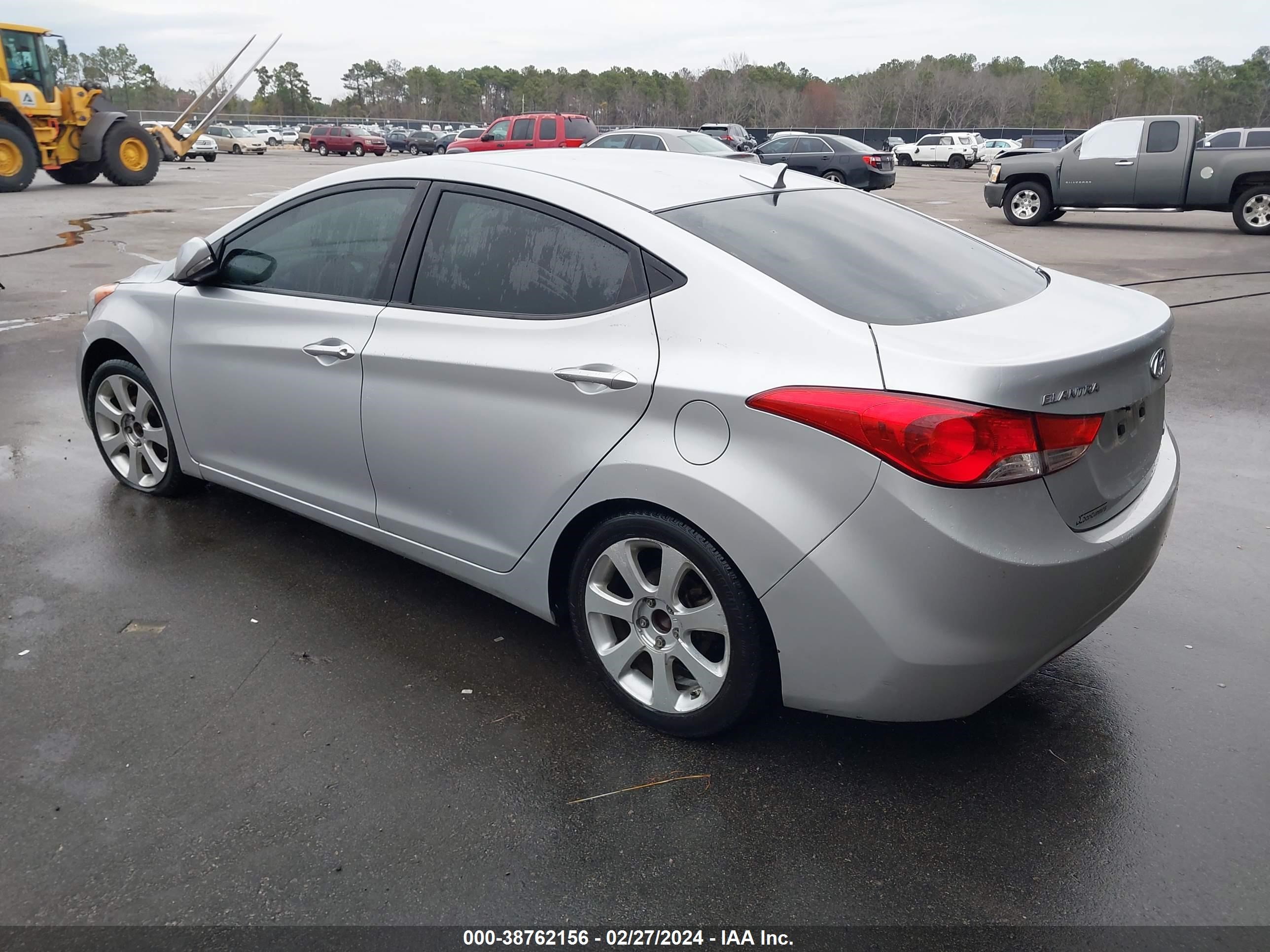 Photo 2 VIN: KMHDH4AE8DU983354 - HYUNDAI ELANTRA 