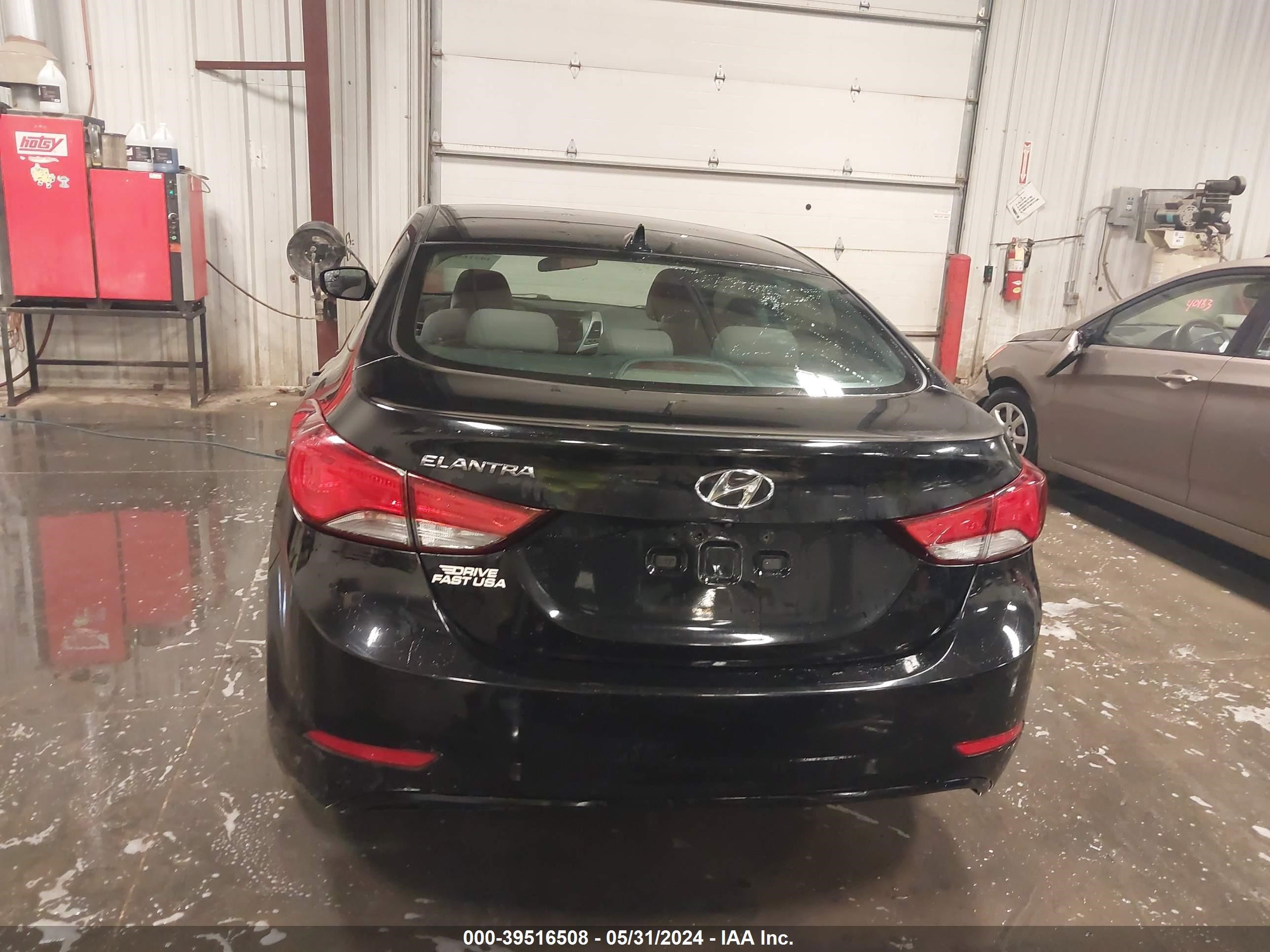 Photo 16 VIN: KMHDH4AE8EU111919 - HYUNDAI ELANTRA 