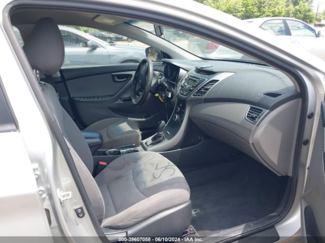 Photo 4 VIN: KMHDH4AE8FU263880 - HYUNDAI ELANTRA 