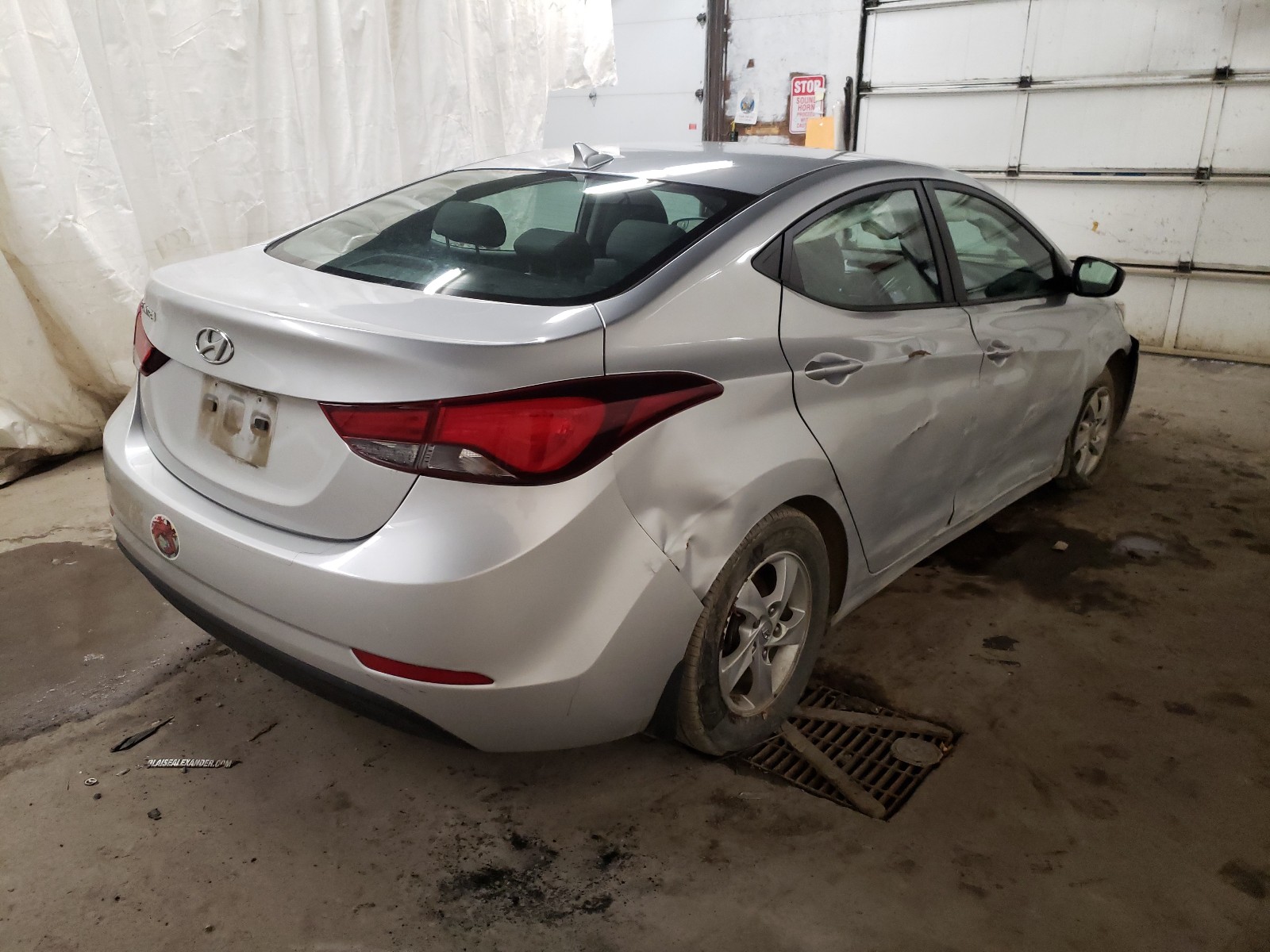 Photo 3 VIN: KMHDH4AE8FU294420 - HYUNDAI ELANTRA SE 