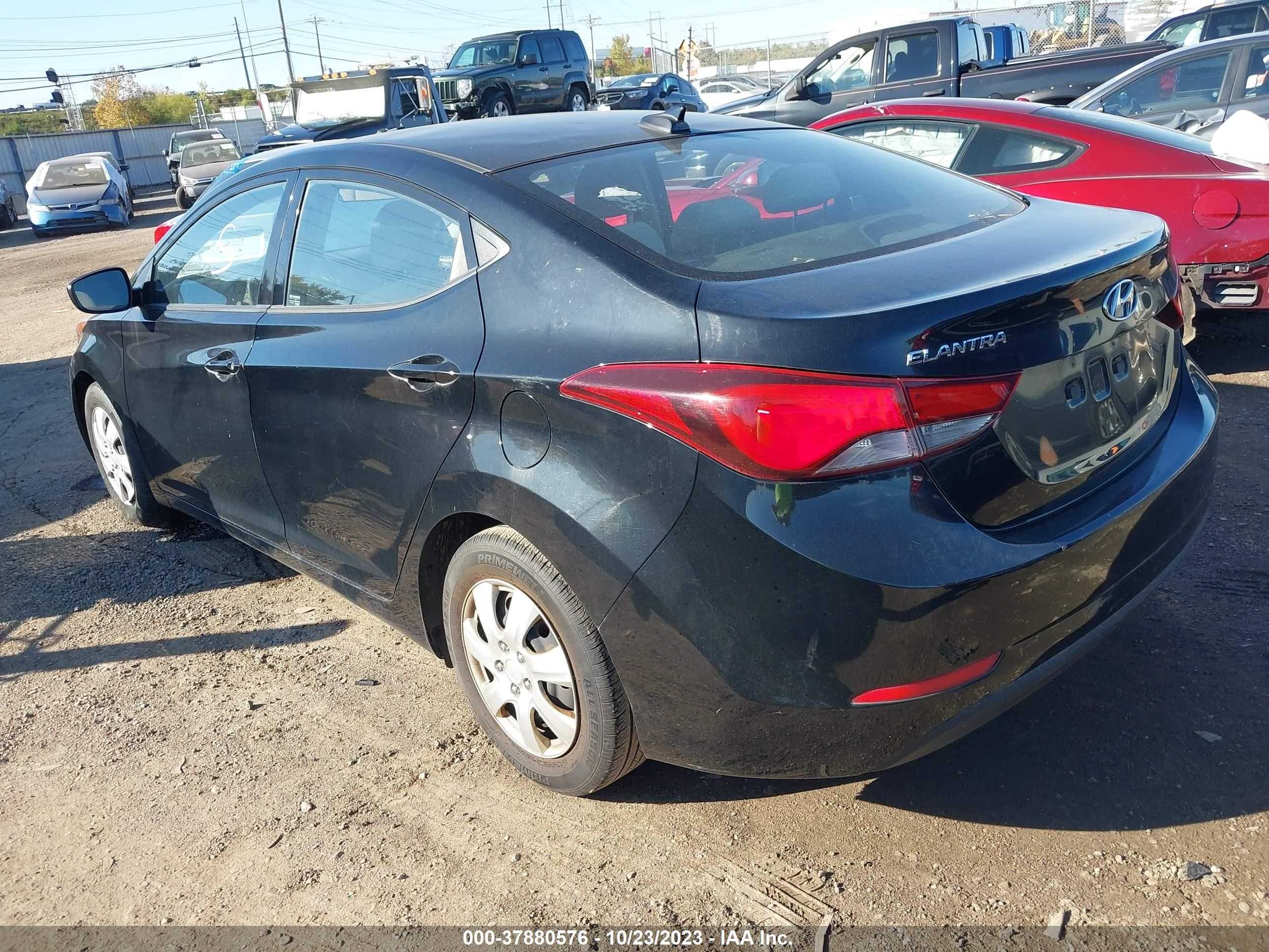 Photo 2 VIN: KMHDH4AE8GU575652 - HYUNDAI ELANTRA 