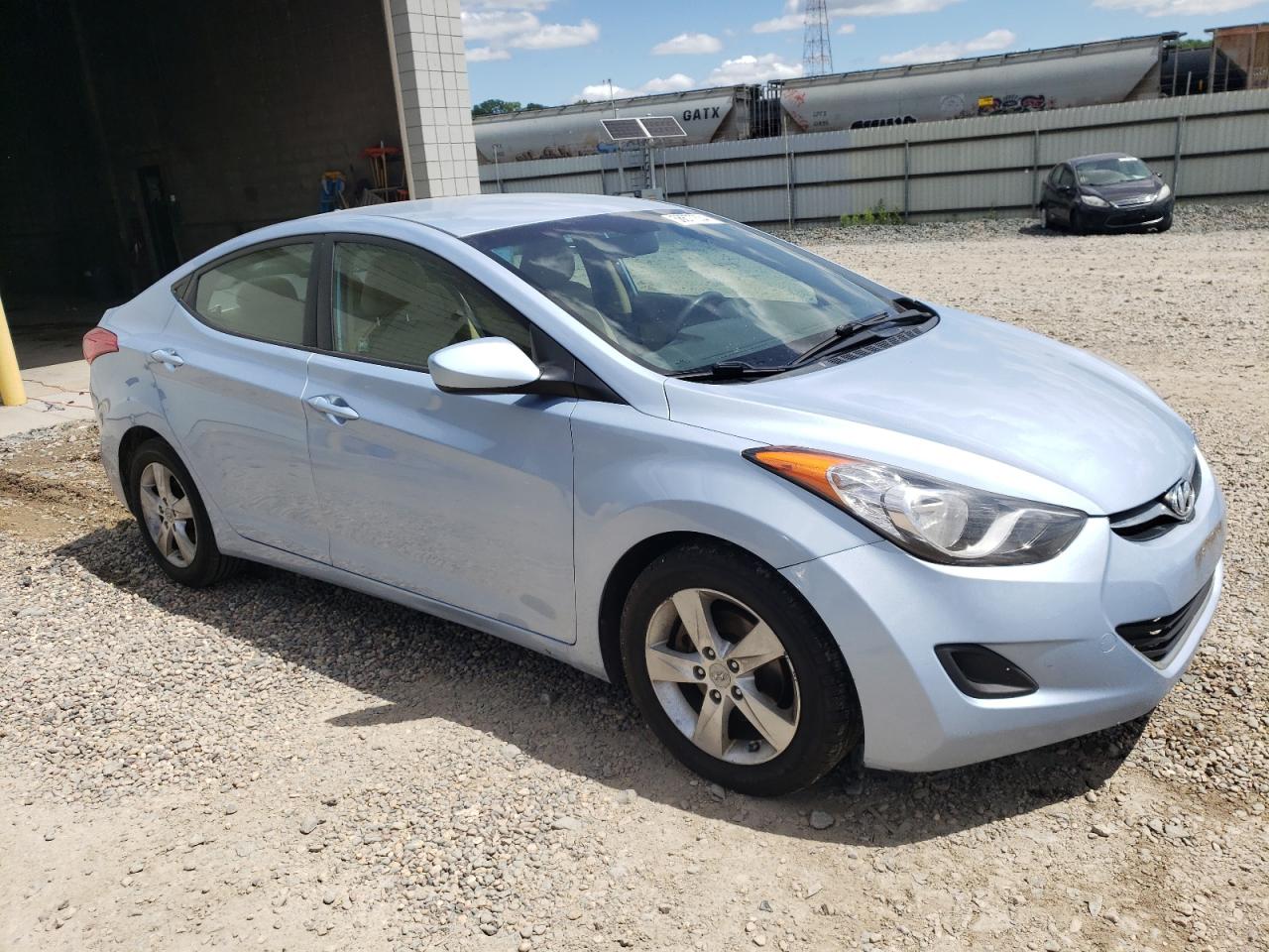 Photo 3 VIN: KMHDH4AE9BU104943 - HYUNDAI ELANTRA 