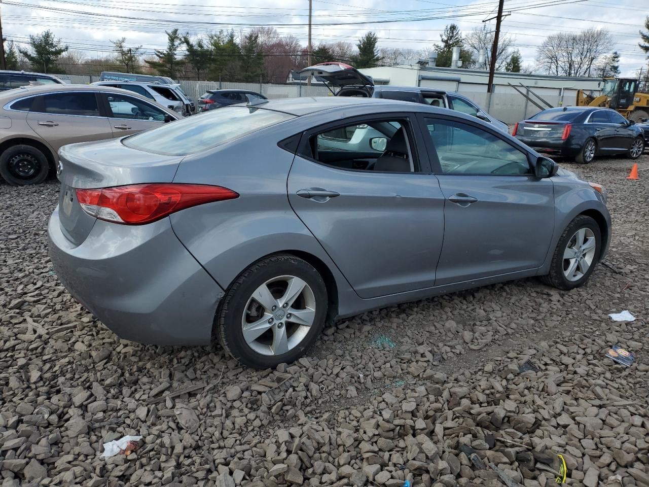 Photo 2 VIN: KMHDH4AE9BU104988 - HYUNDAI ELANTRA 