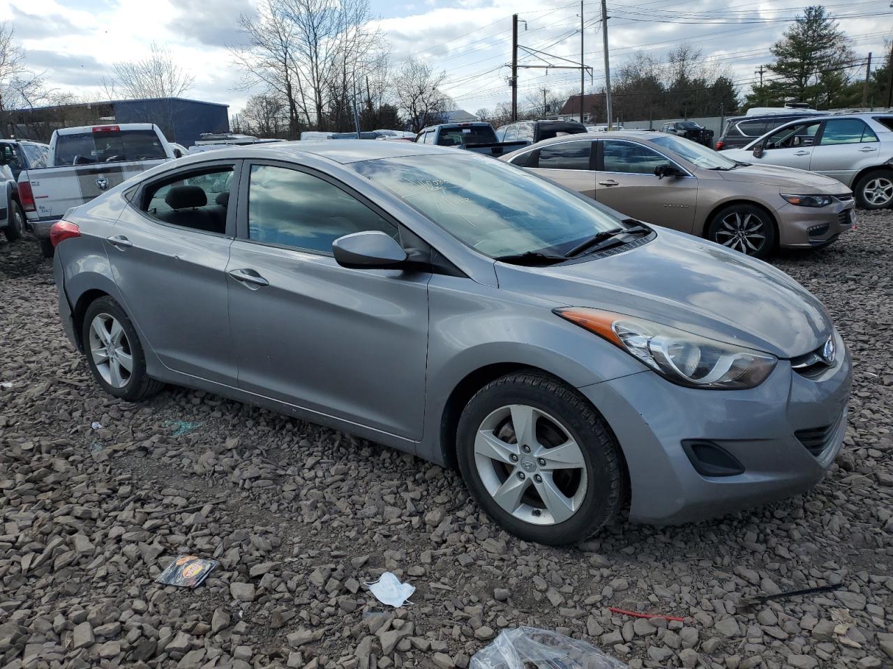 Photo 3 VIN: KMHDH4AE9BU104988 - HYUNDAI ELANTRA 