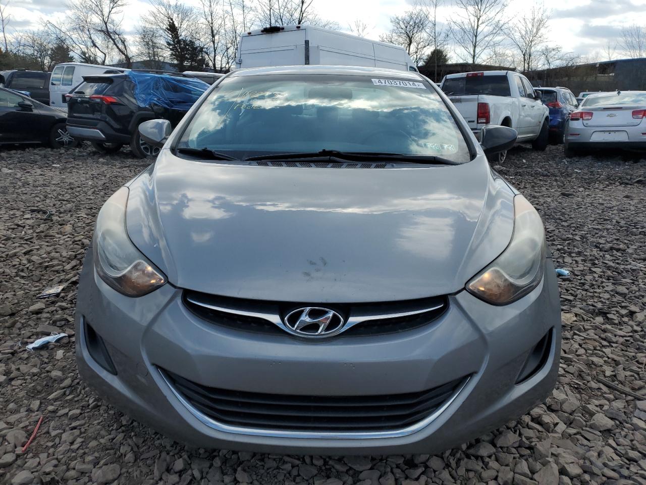 Photo 4 VIN: KMHDH4AE9BU104988 - HYUNDAI ELANTRA 