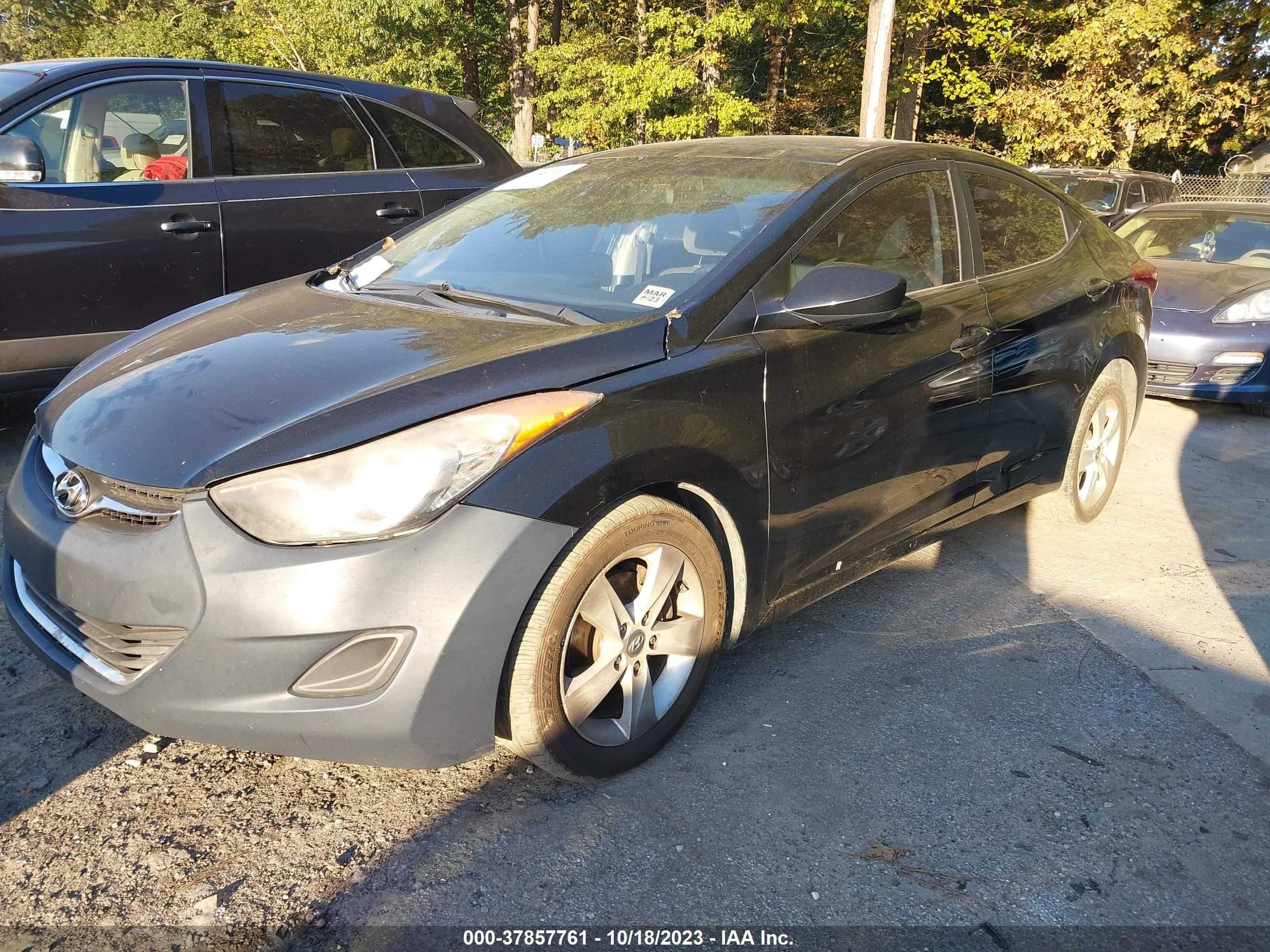 Photo 1 VIN: KMHDH4AE9BU116395 - HYUNDAI ELANTRA 