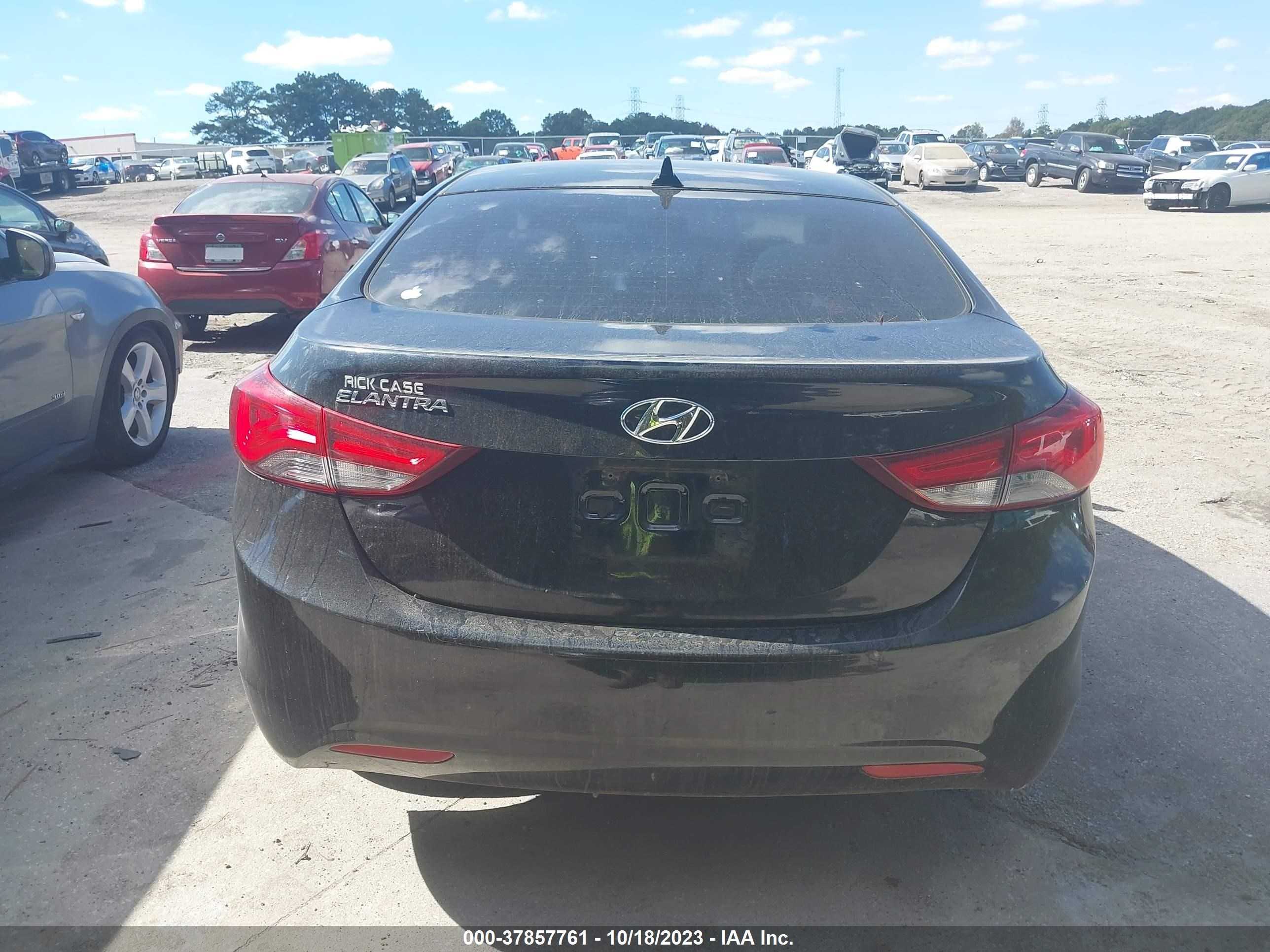 Photo 11 VIN: KMHDH4AE9BU116395 - HYUNDAI ELANTRA 