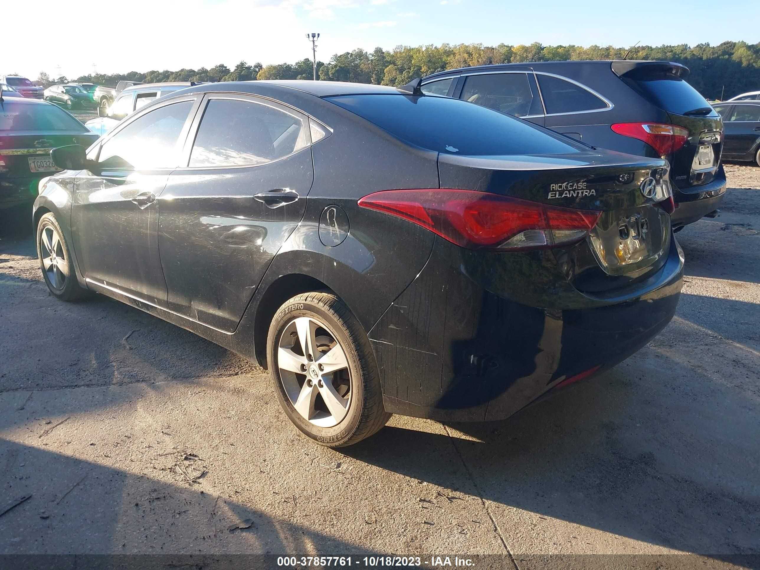 Photo 2 VIN: KMHDH4AE9BU116395 - HYUNDAI ELANTRA 