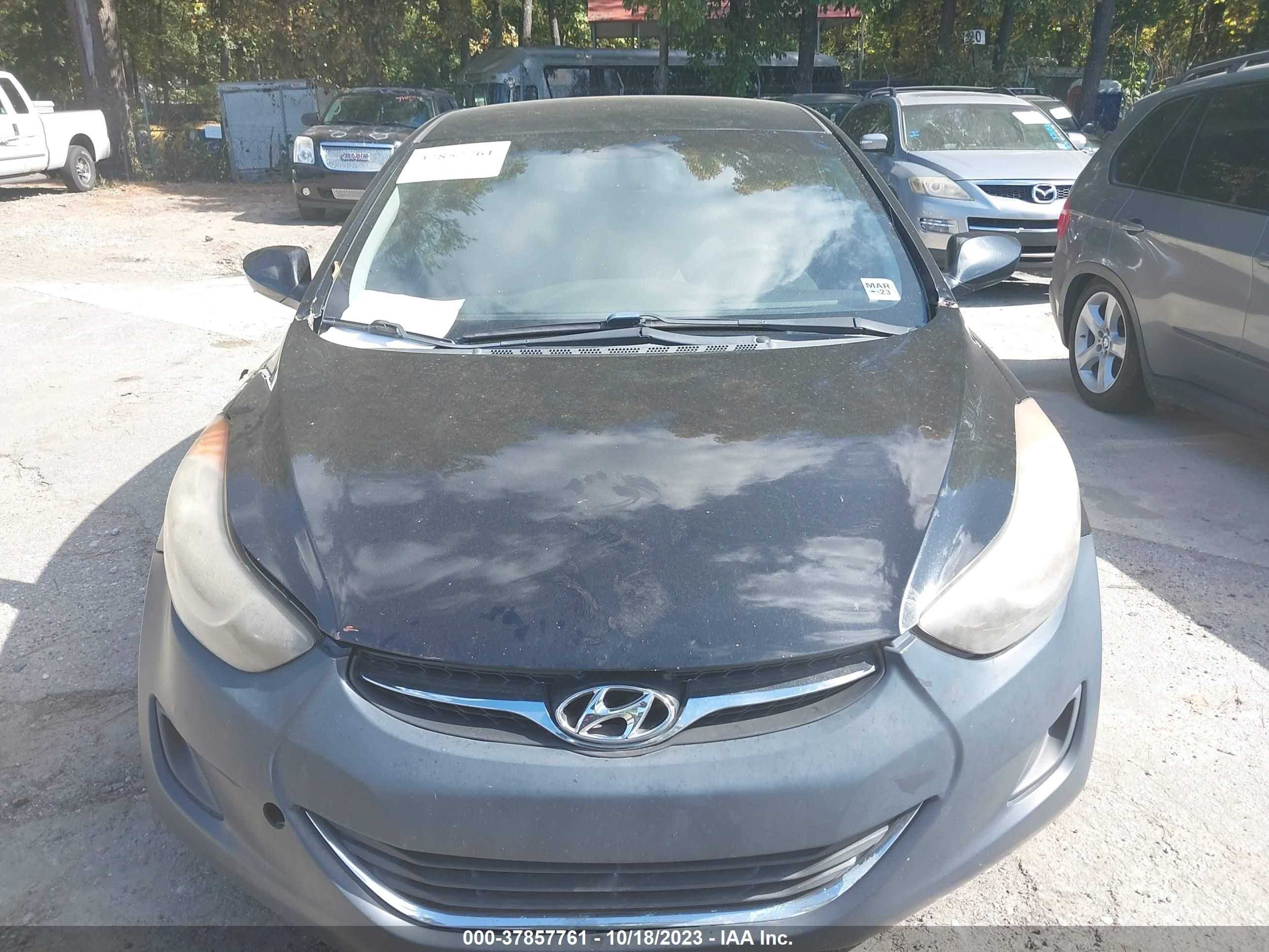 Photo 5 VIN: KMHDH4AE9BU116395 - HYUNDAI ELANTRA 