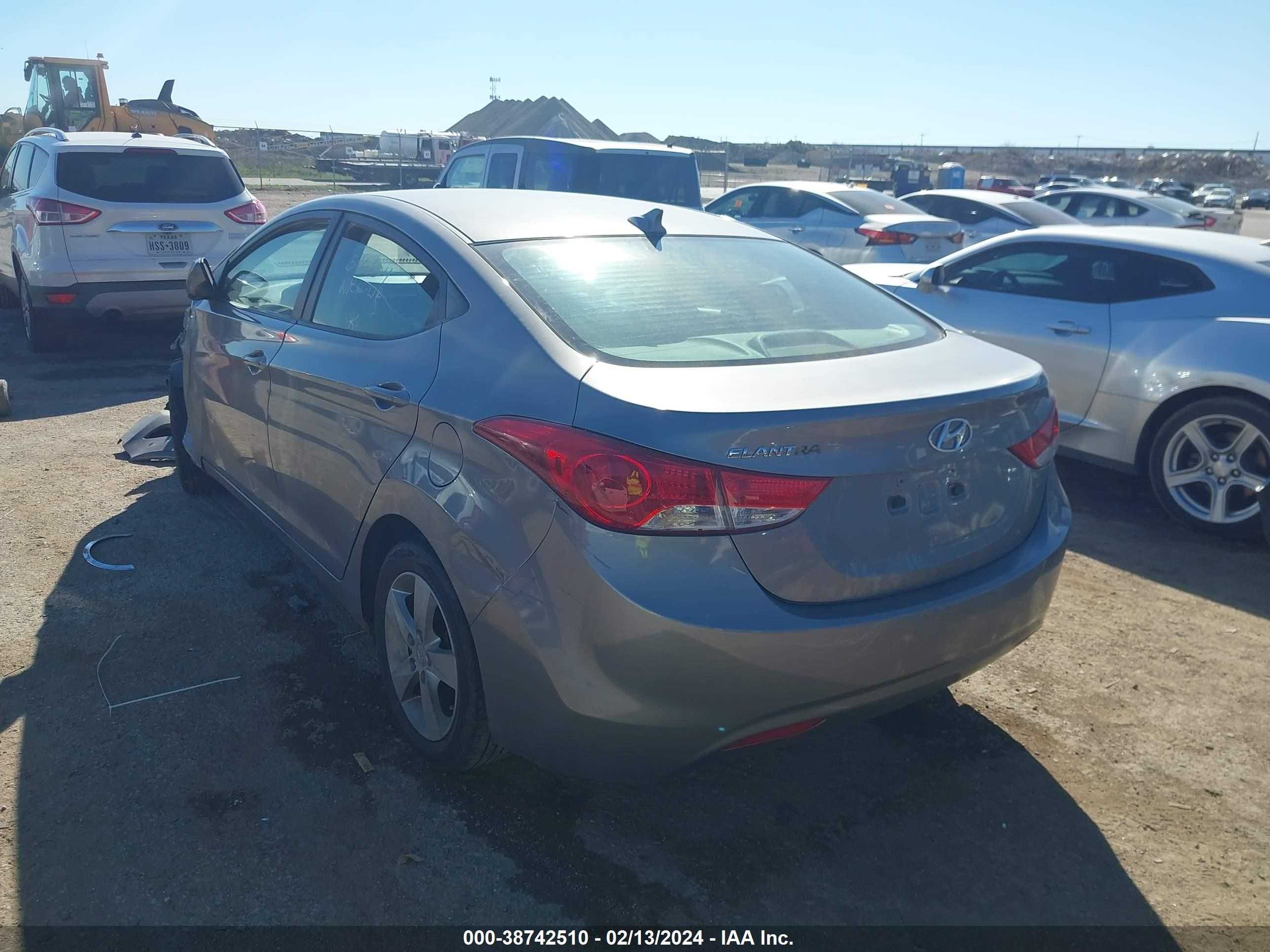 Photo 2 VIN: KMHDH4AE9BU116851 - HYUNDAI ELANTRA 