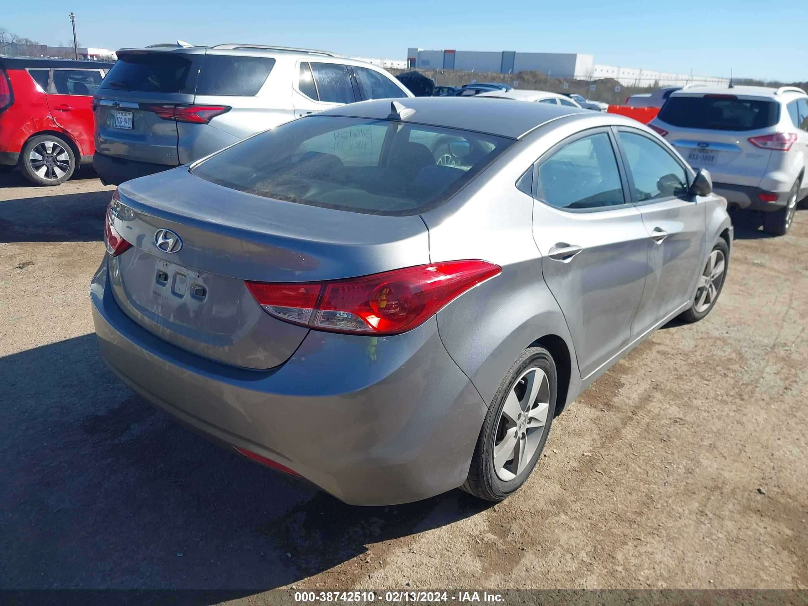 Photo 3 VIN: KMHDH4AE9BU116851 - HYUNDAI ELANTRA 