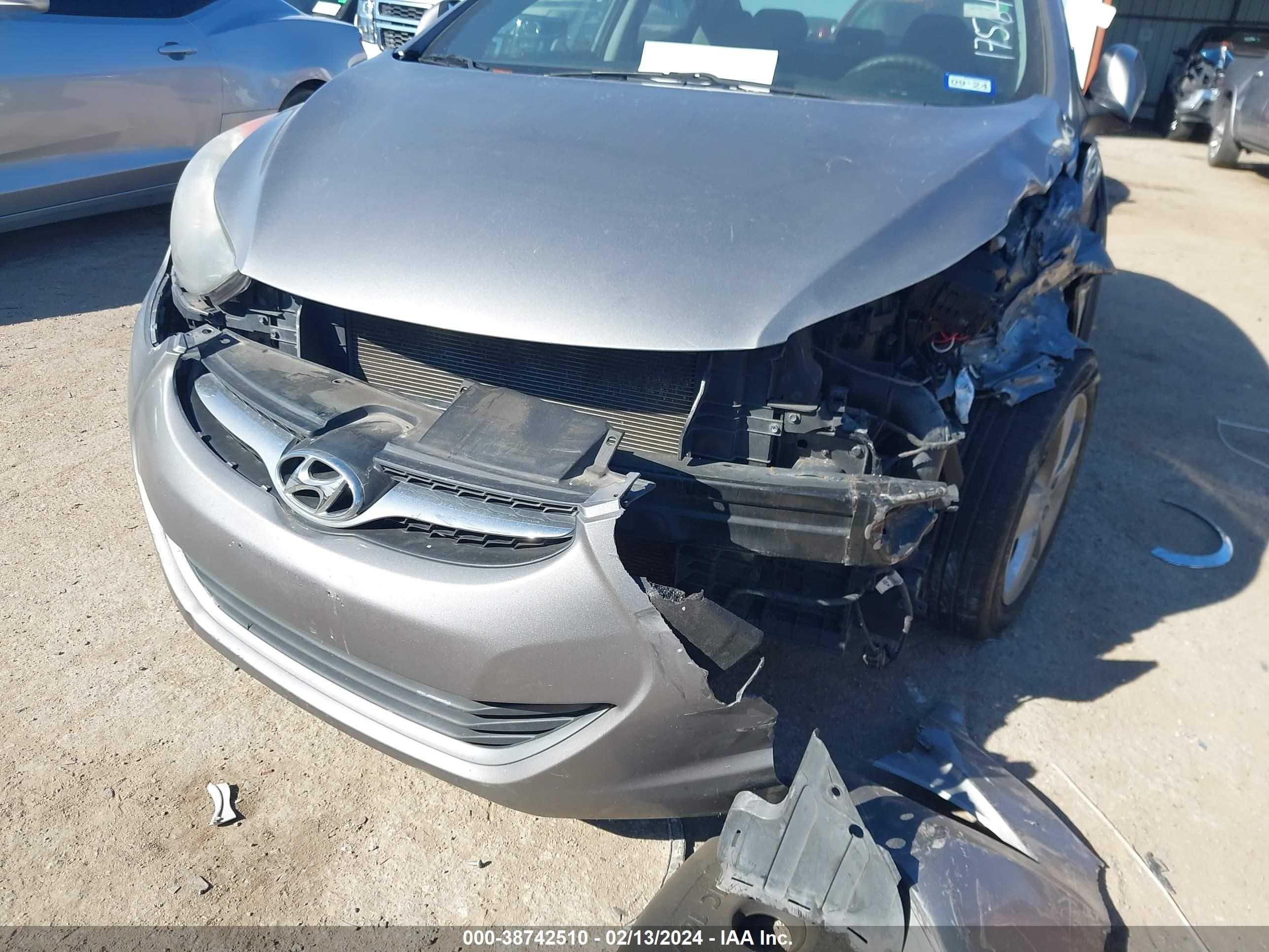 Photo 5 VIN: KMHDH4AE9BU116851 - HYUNDAI ELANTRA 