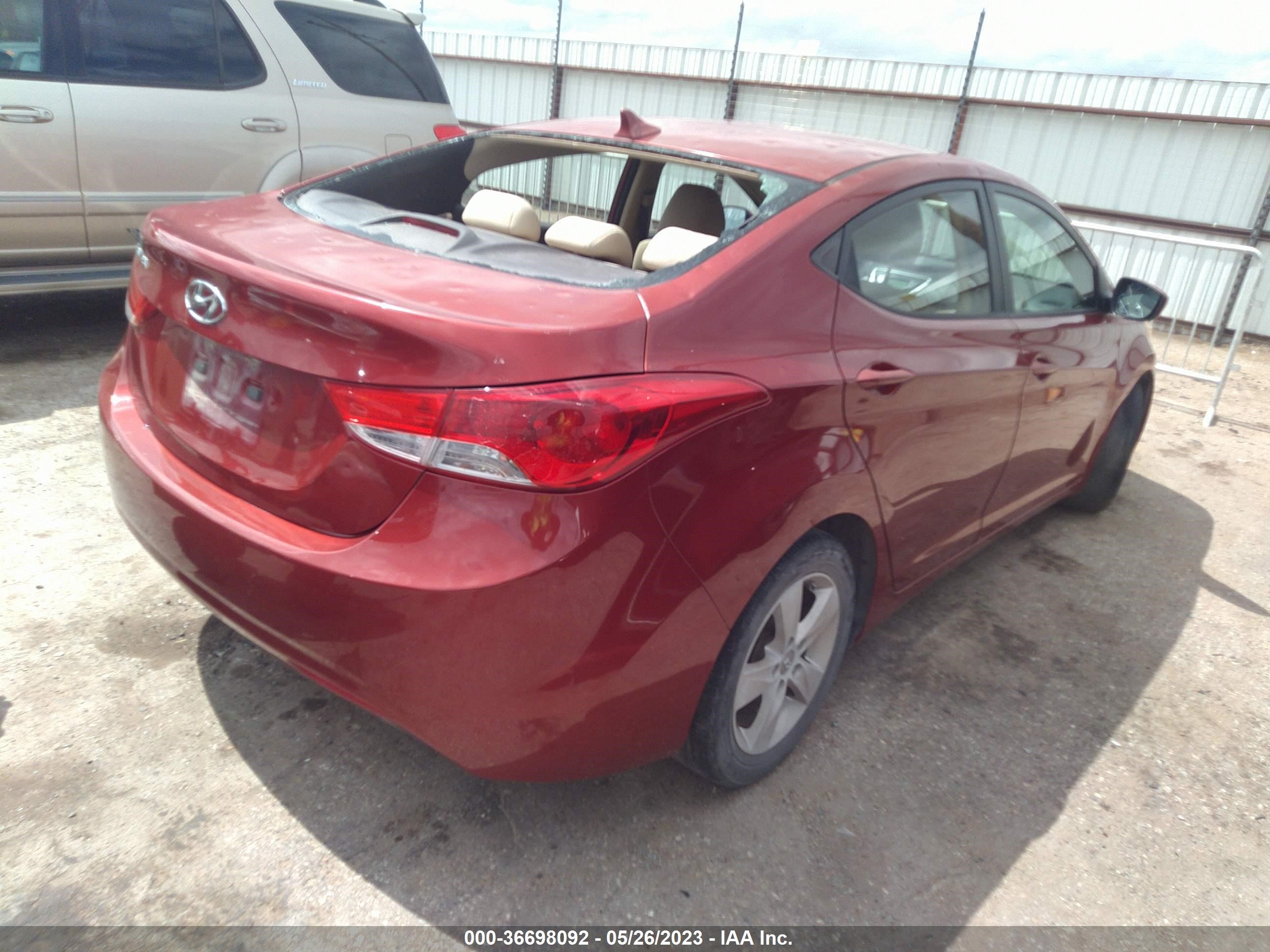 Photo 3 VIN: KMHDH4AE9BU145461 - HYUNDAI ELANTRA 