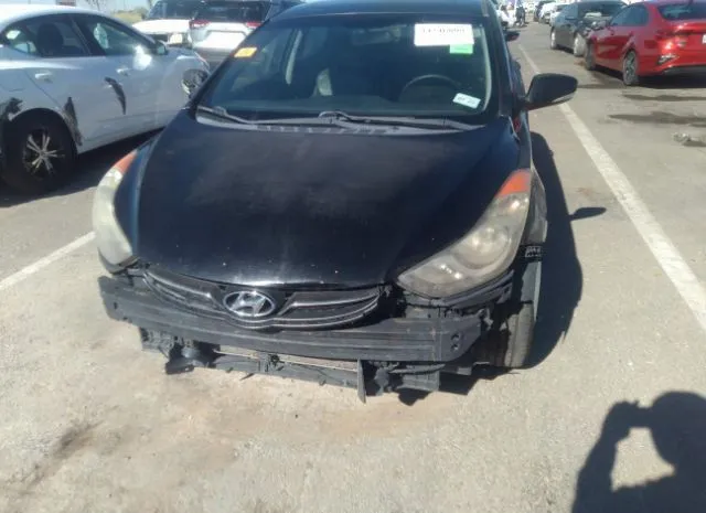 Photo 5 VIN: KMHDH4AE9CU199828 - HYUNDAI ELANTRA 