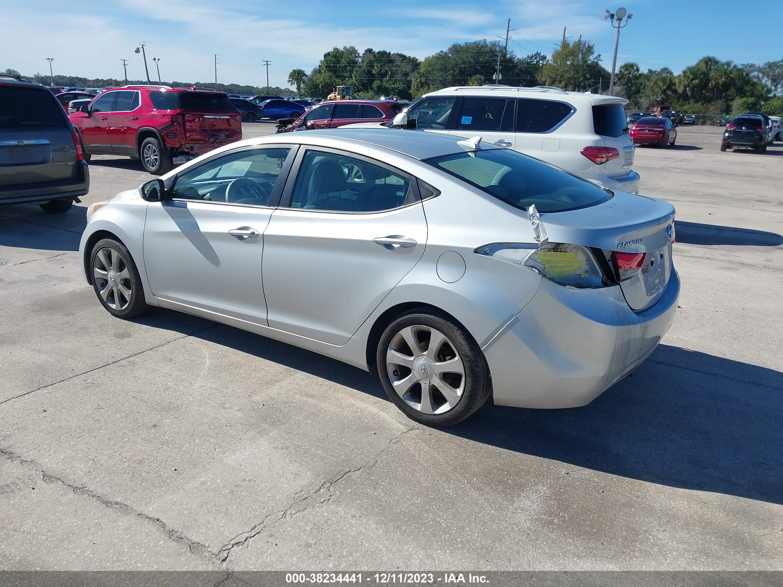 Photo 2 VIN: KMHDH4AE9CU240927 - HYUNDAI ELANTRA 