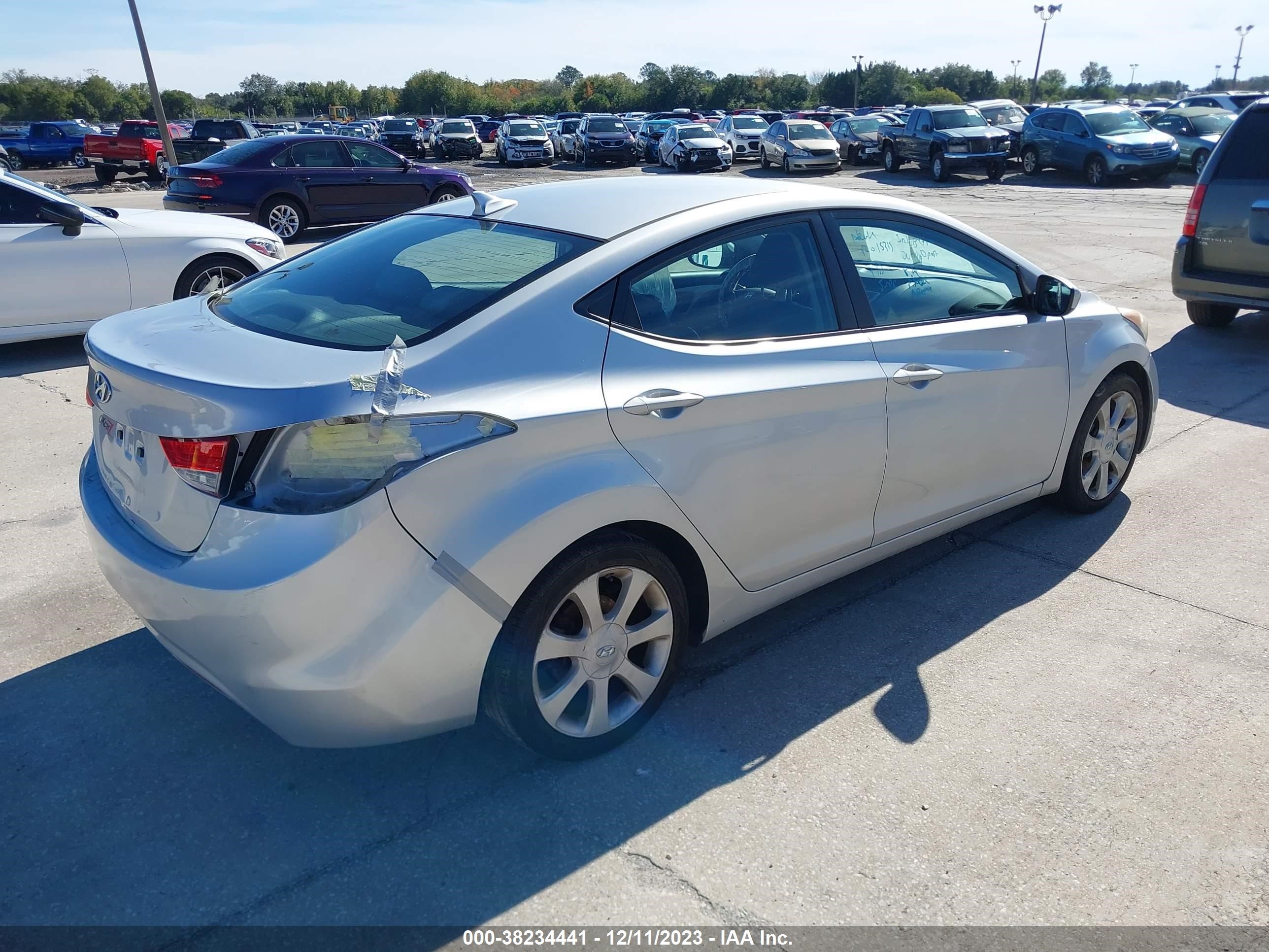 Photo 3 VIN: KMHDH4AE9CU240927 - HYUNDAI ELANTRA 