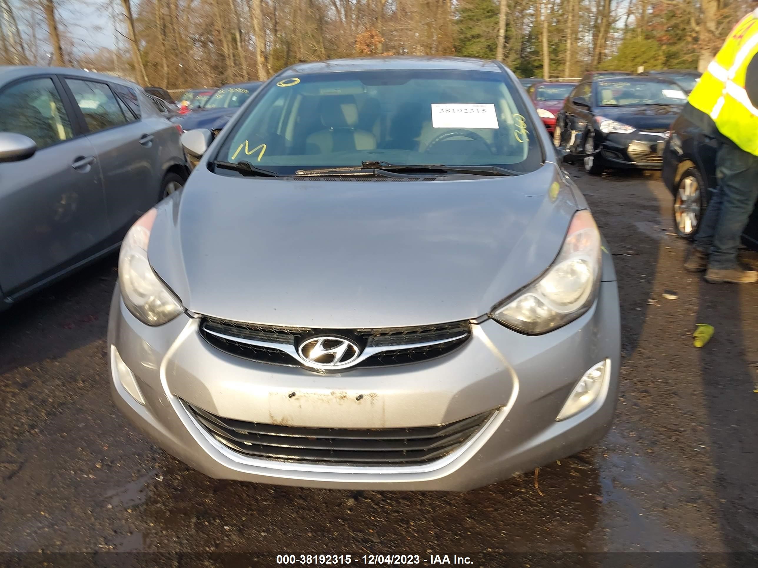 Photo 11 VIN: KMHDH4AE9CU256223 - HYUNDAI ELANTRA 