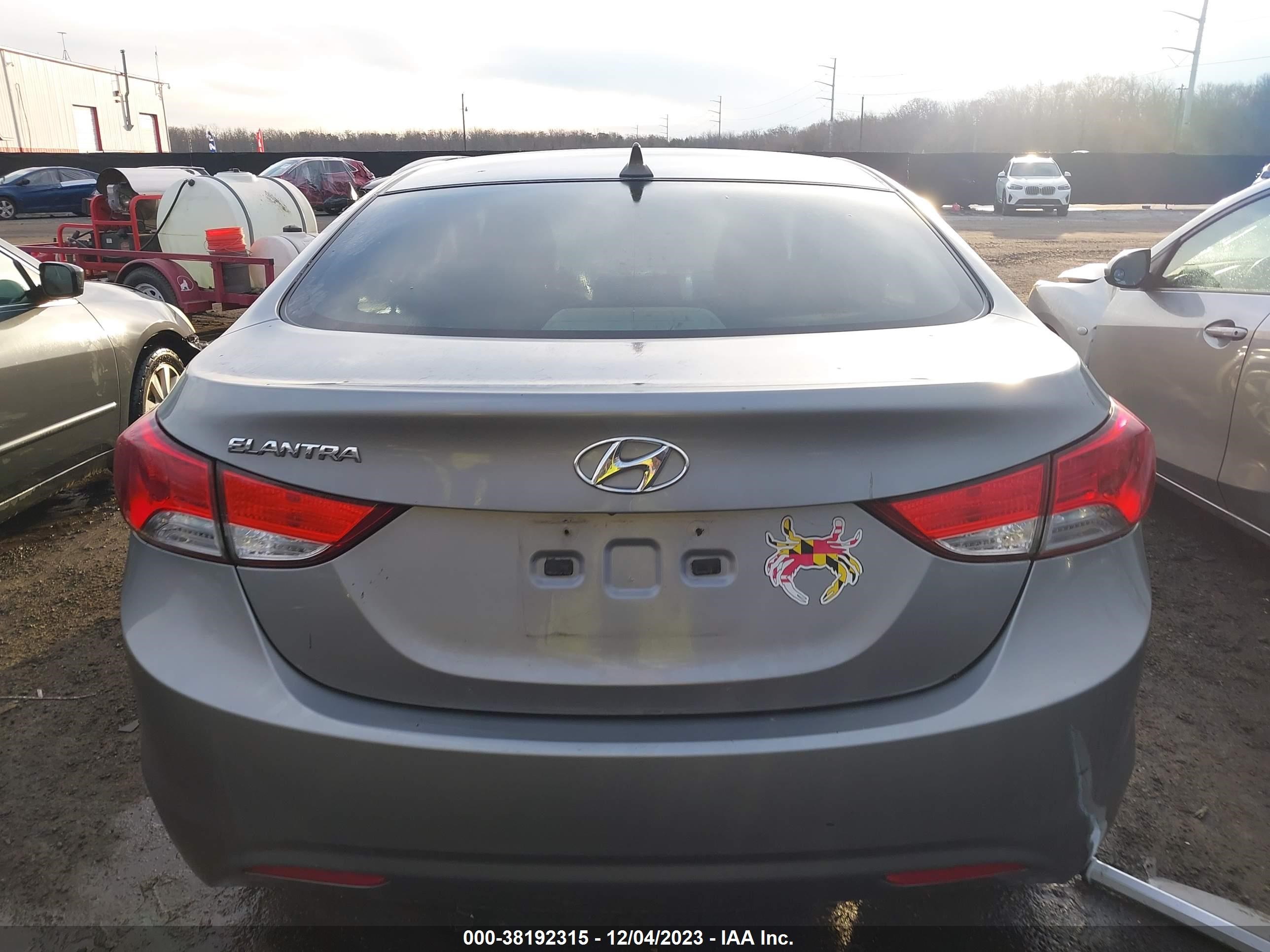 Photo 15 VIN: KMHDH4AE9CU256223 - HYUNDAI ELANTRA 