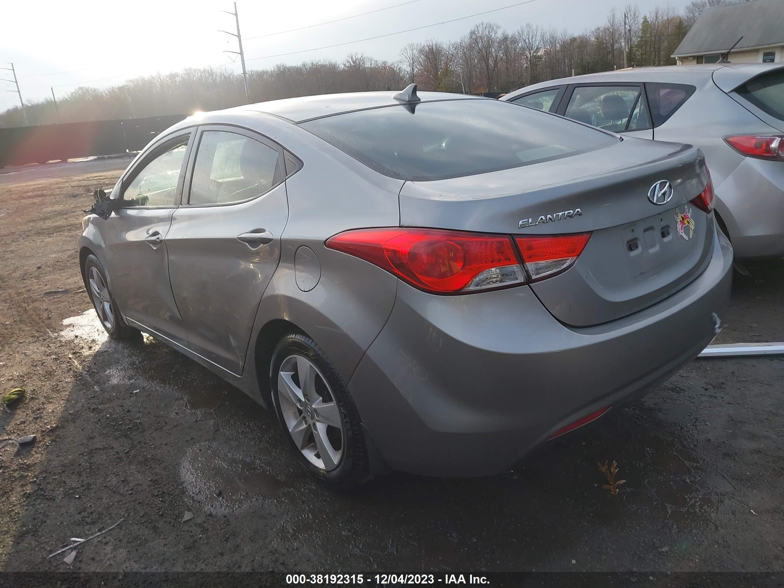 Photo 2 VIN: KMHDH4AE9CU256223 - HYUNDAI ELANTRA 