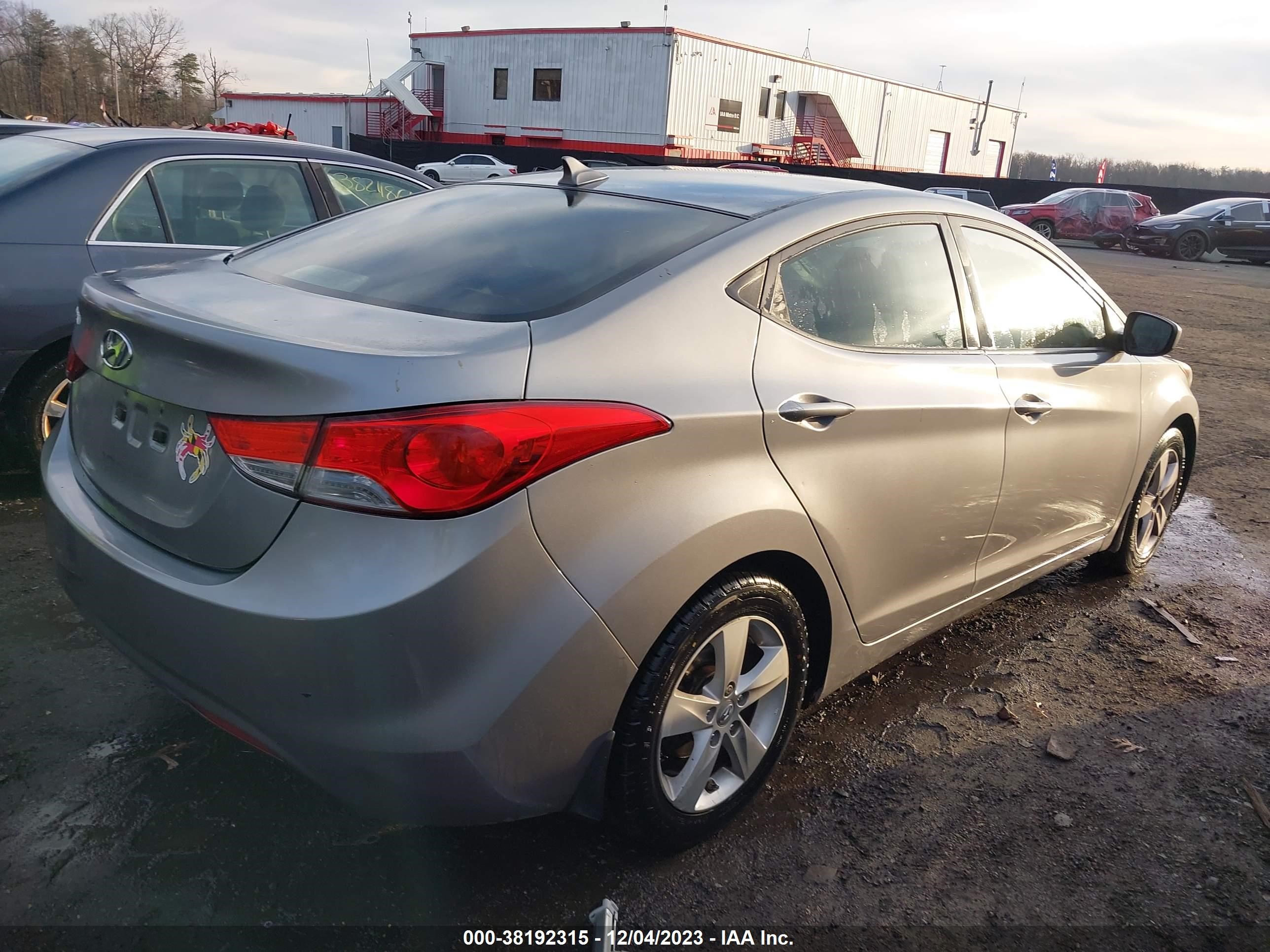 Photo 3 VIN: KMHDH4AE9CU256223 - HYUNDAI ELANTRA 