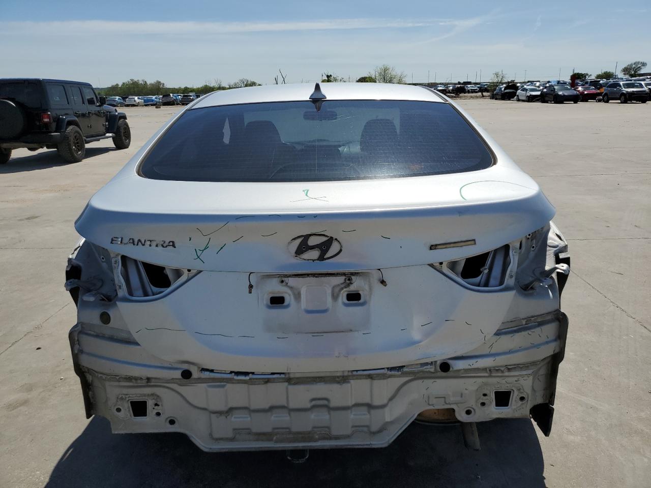 Photo 5 VIN: KMHDH4AE9CU308420 - HYUNDAI ELANTRA 