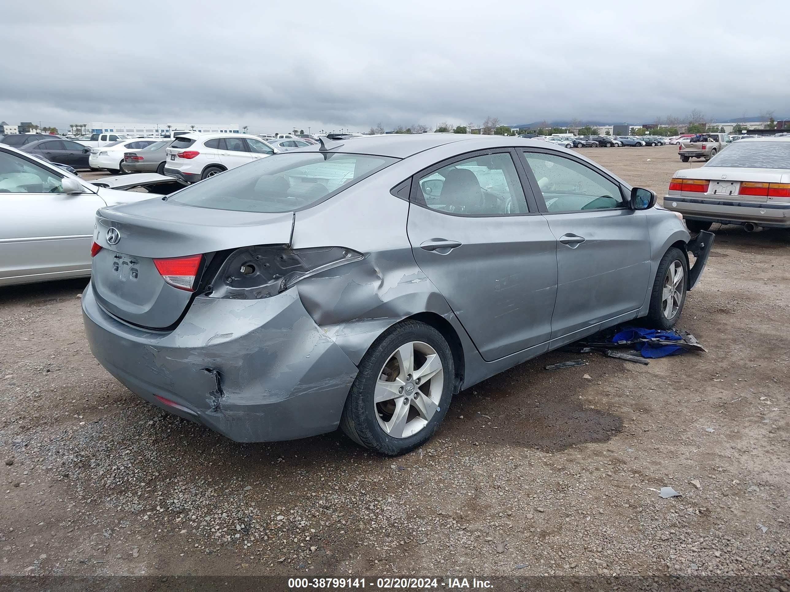 Photo 3 VIN: KMHDH4AE9CU308806 - HYUNDAI ELANTRA 