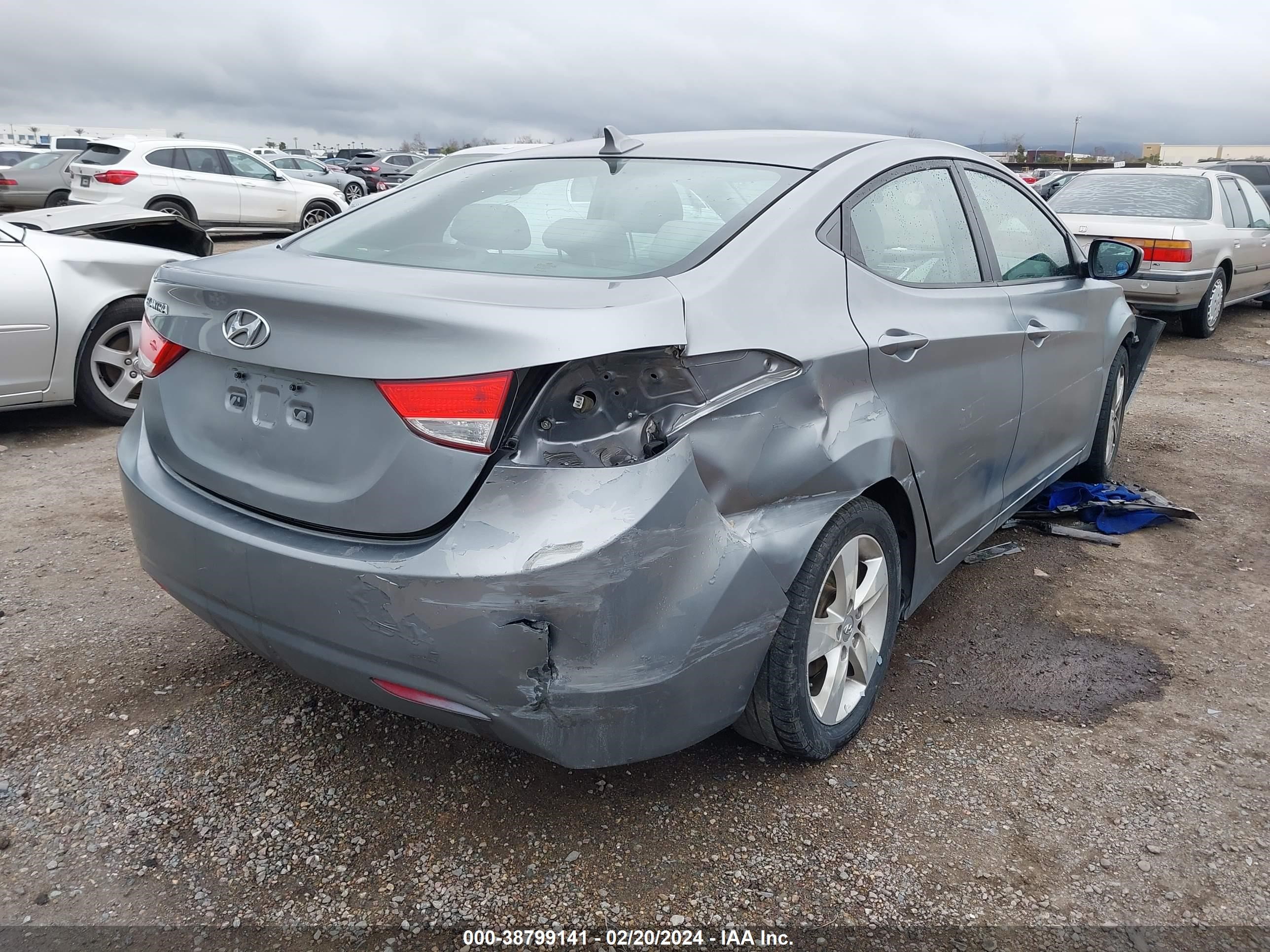 Photo 5 VIN: KMHDH4AE9CU308806 - HYUNDAI ELANTRA 