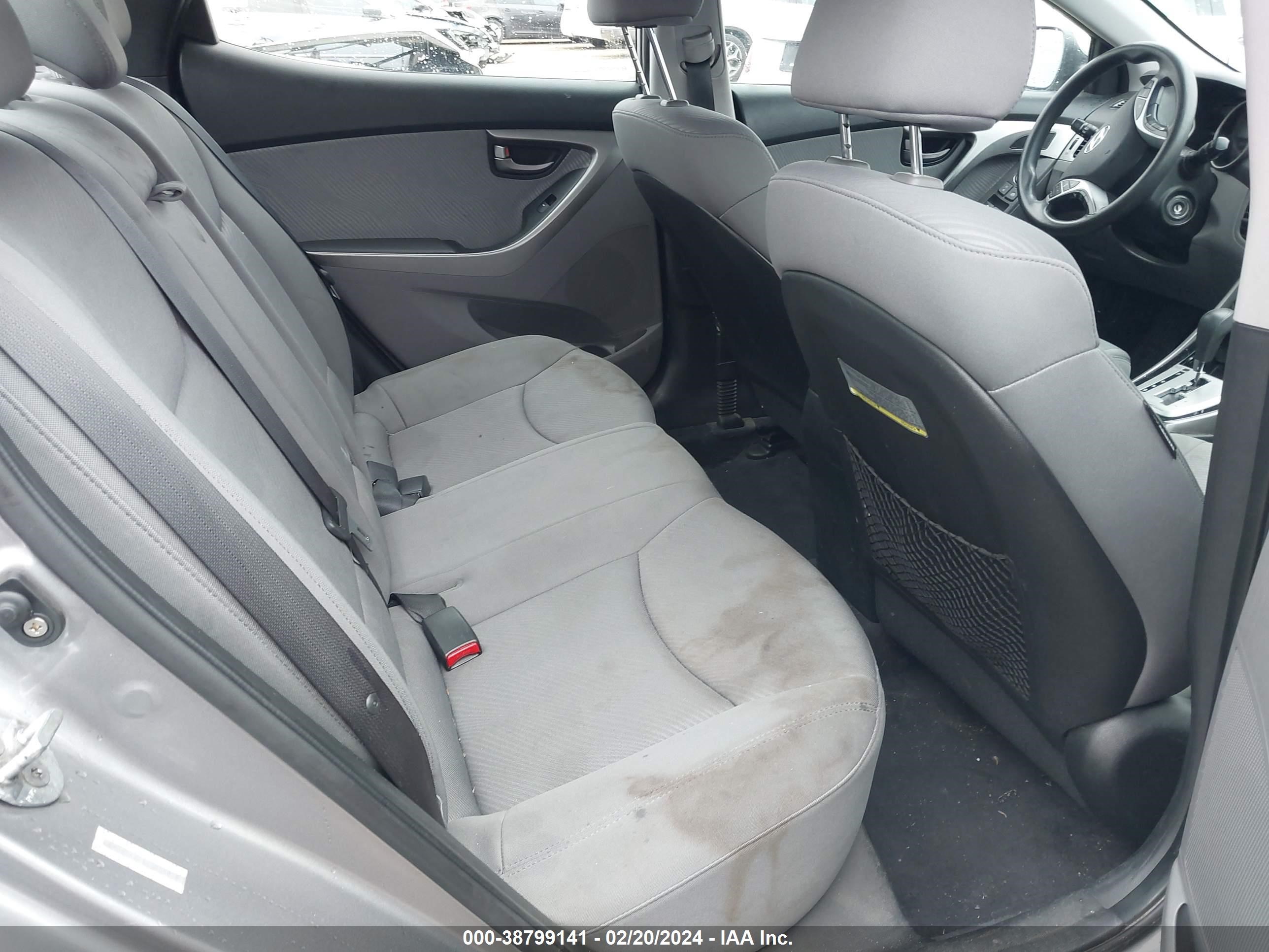 Photo 7 VIN: KMHDH4AE9CU308806 - HYUNDAI ELANTRA 