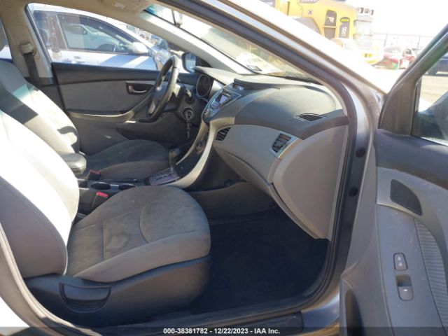 Photo 4 VIN: KMHDH4AE9DU487172 - HYUNDAI ELANTRA 