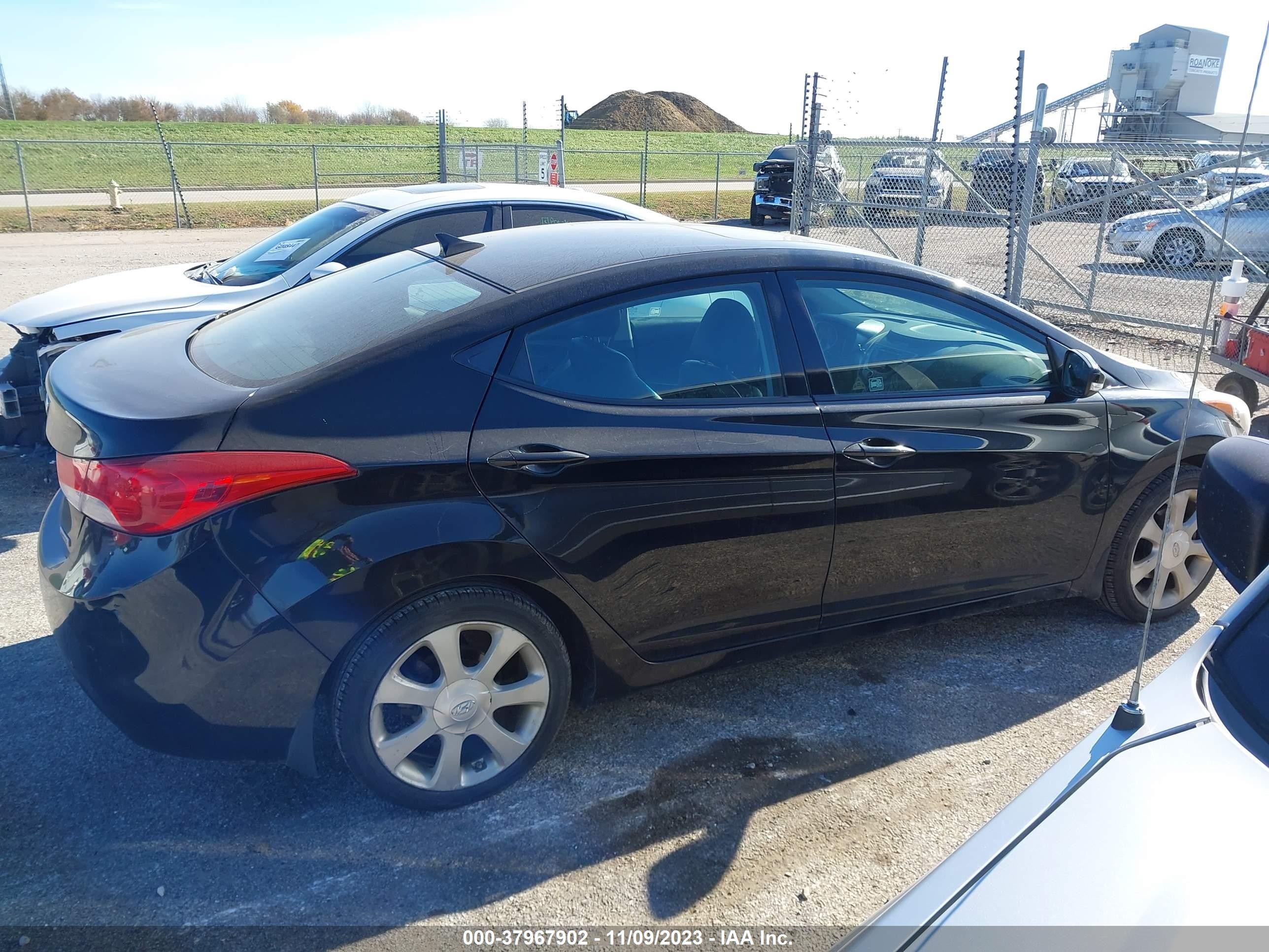 Photo 13 VIN: KMHDH4AE9DU627432 - HYUNDAI ELANTRA 