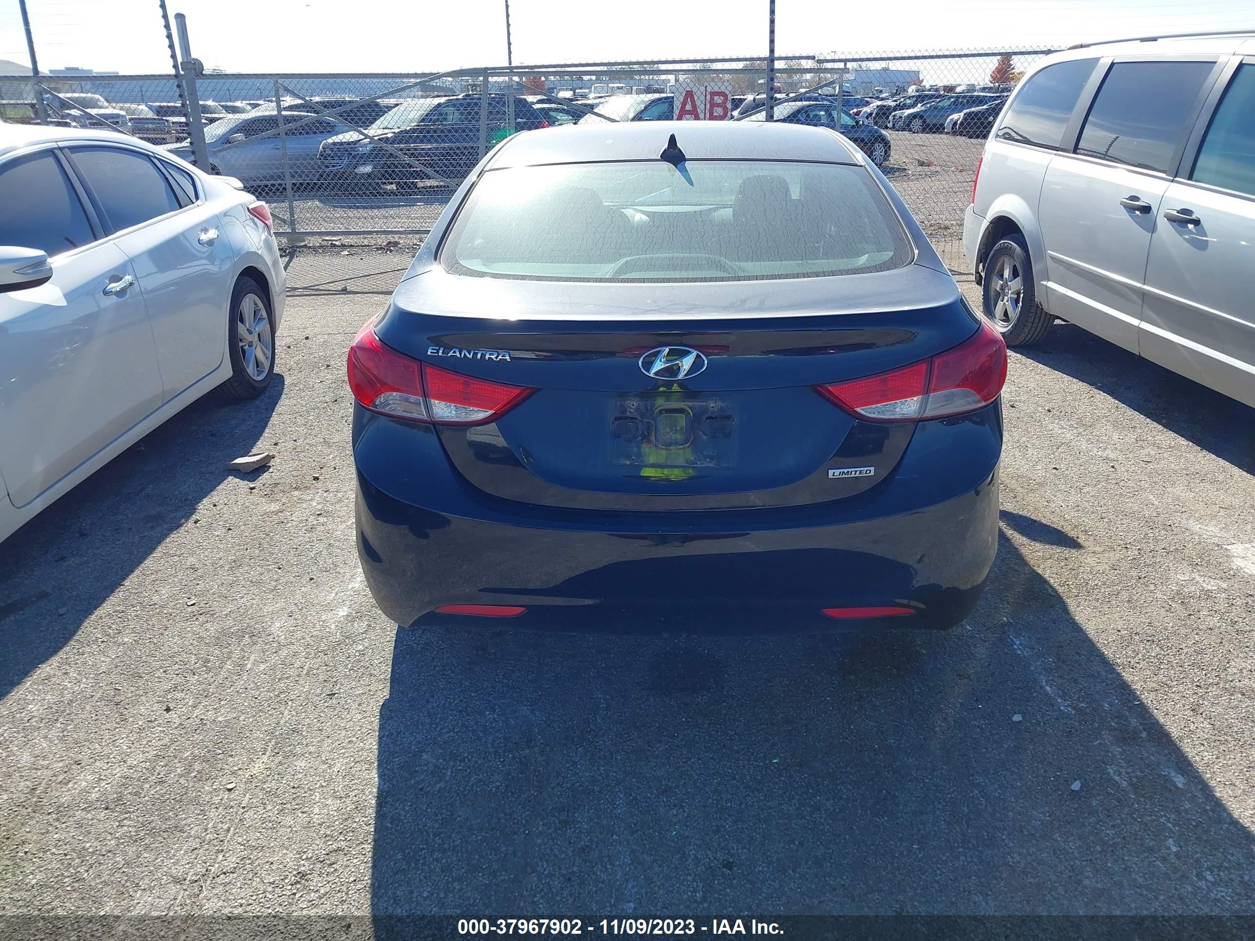 Photo 16 VIN: KMHDH4AE9DU627432 - HYUNDAI ELANTRA 