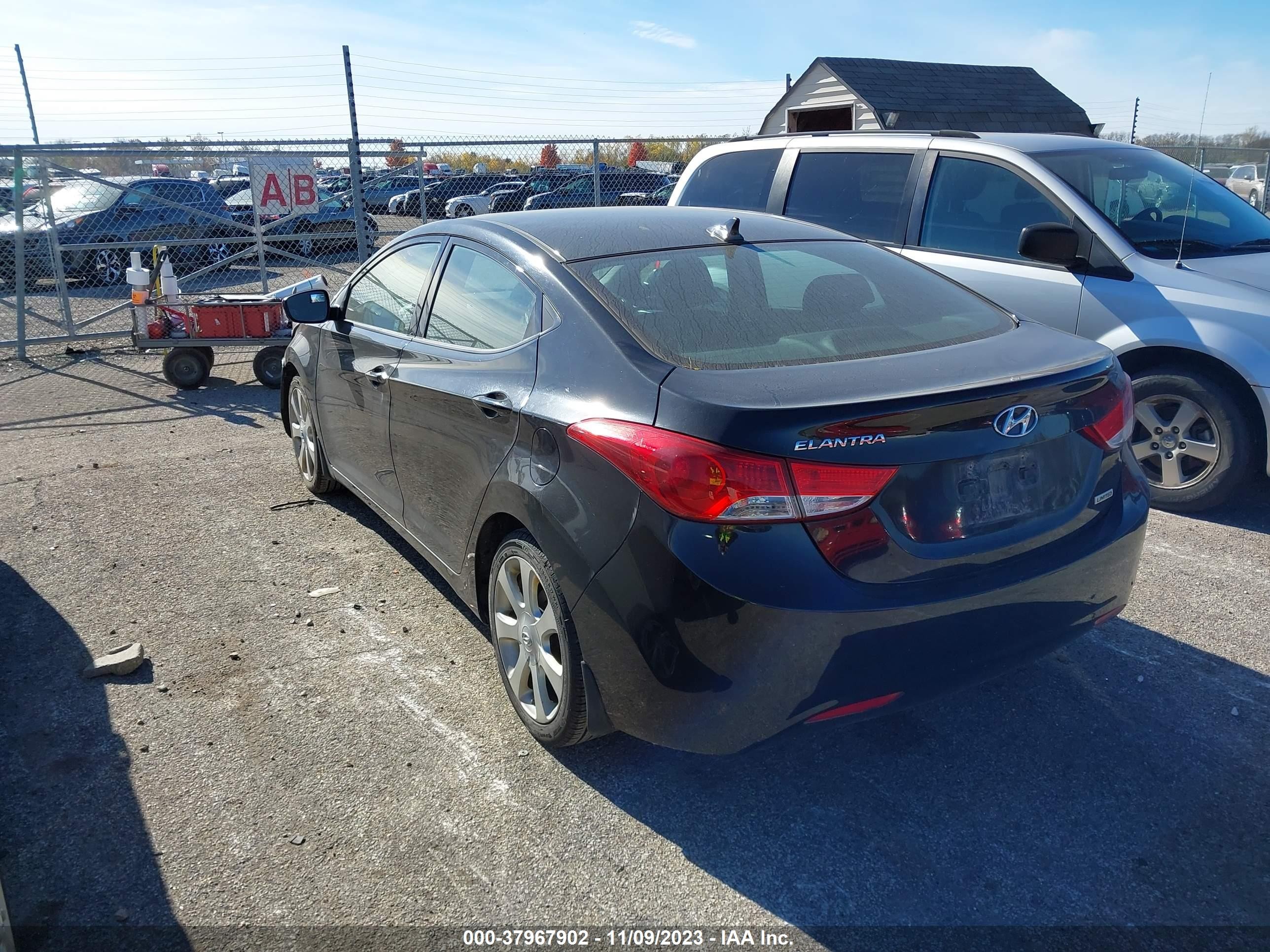 Photo 2 VIN: KMHDH4AE9DU627432 - HYUNDAI ELANTRA 