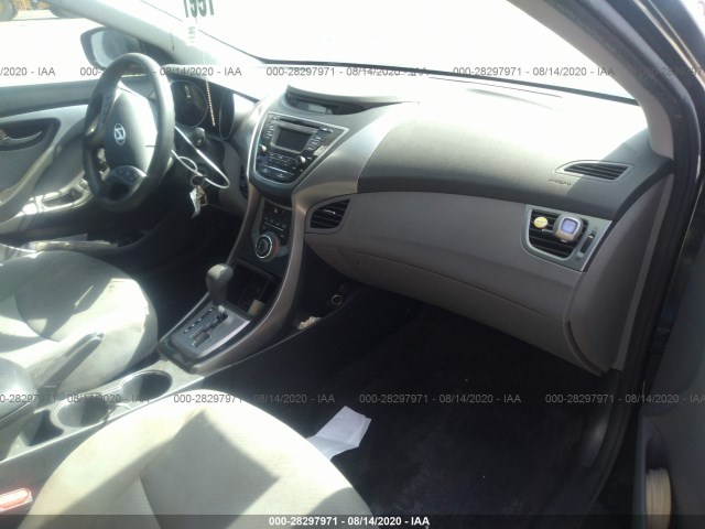 Photo 4 VIN: KMHDH4AE9DU823497 - HYUNDAI ELANTRA 