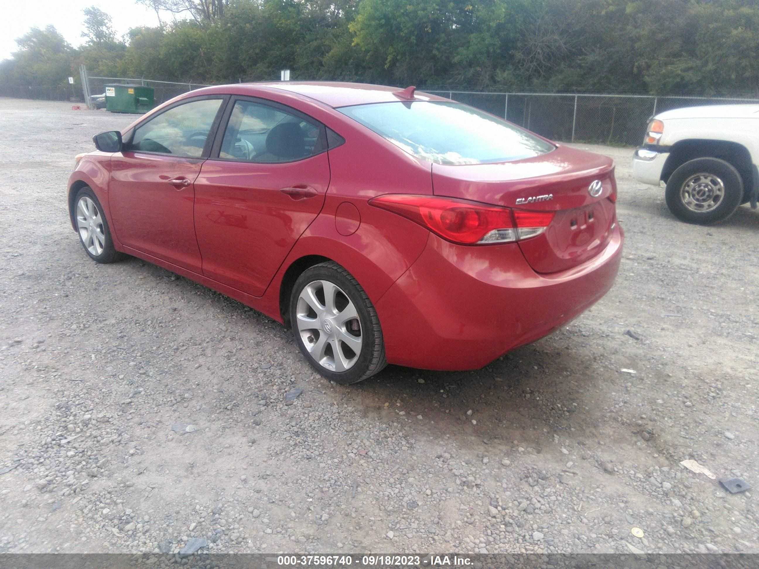 Photo 2 VIN: KMHDH4AE9DU973383 - HYUNDAI ELANTRA 