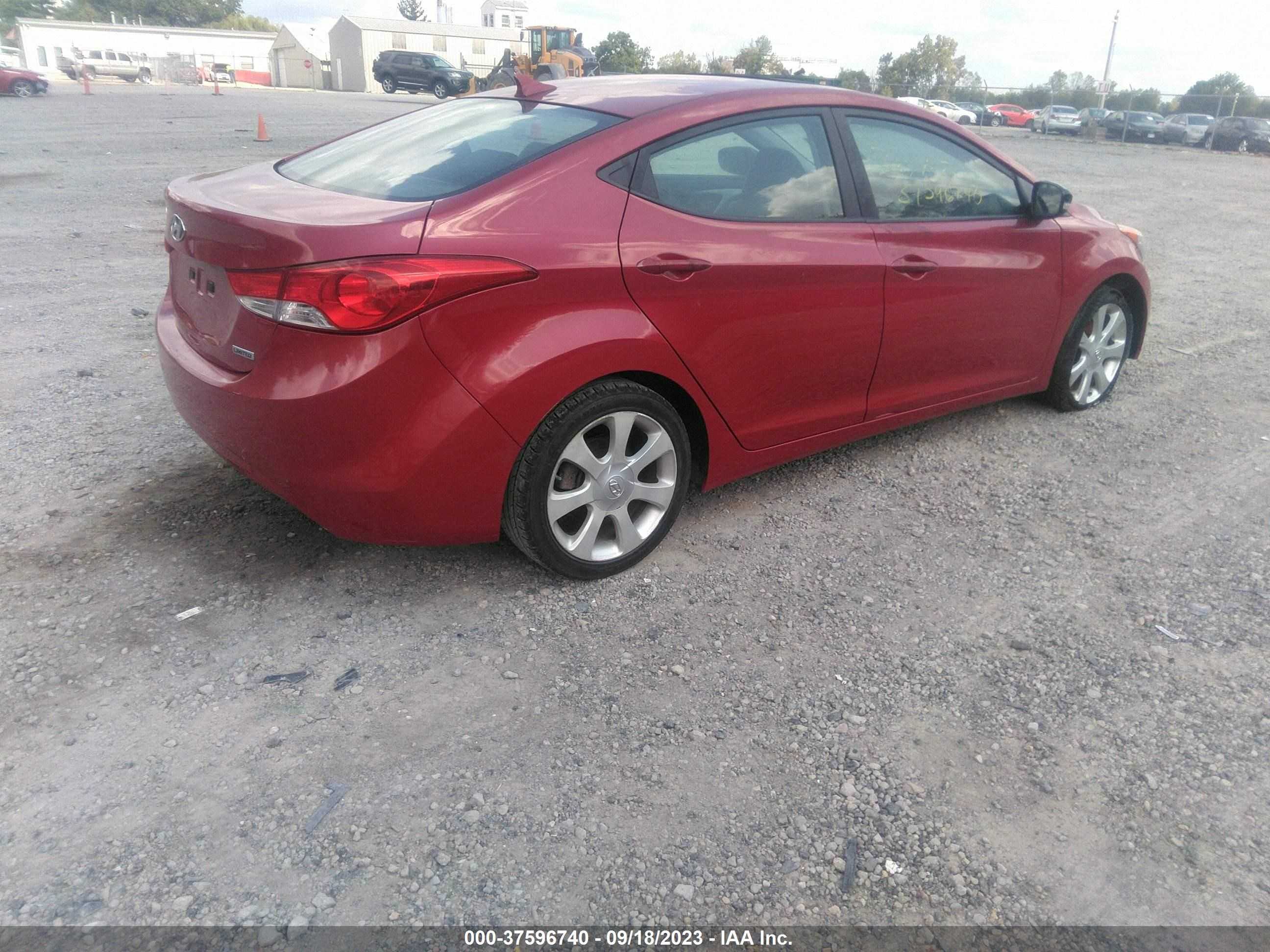 Photo 3 VIN: KMHDH4AE9DU973383 - HYUNDAI ELANTRA 