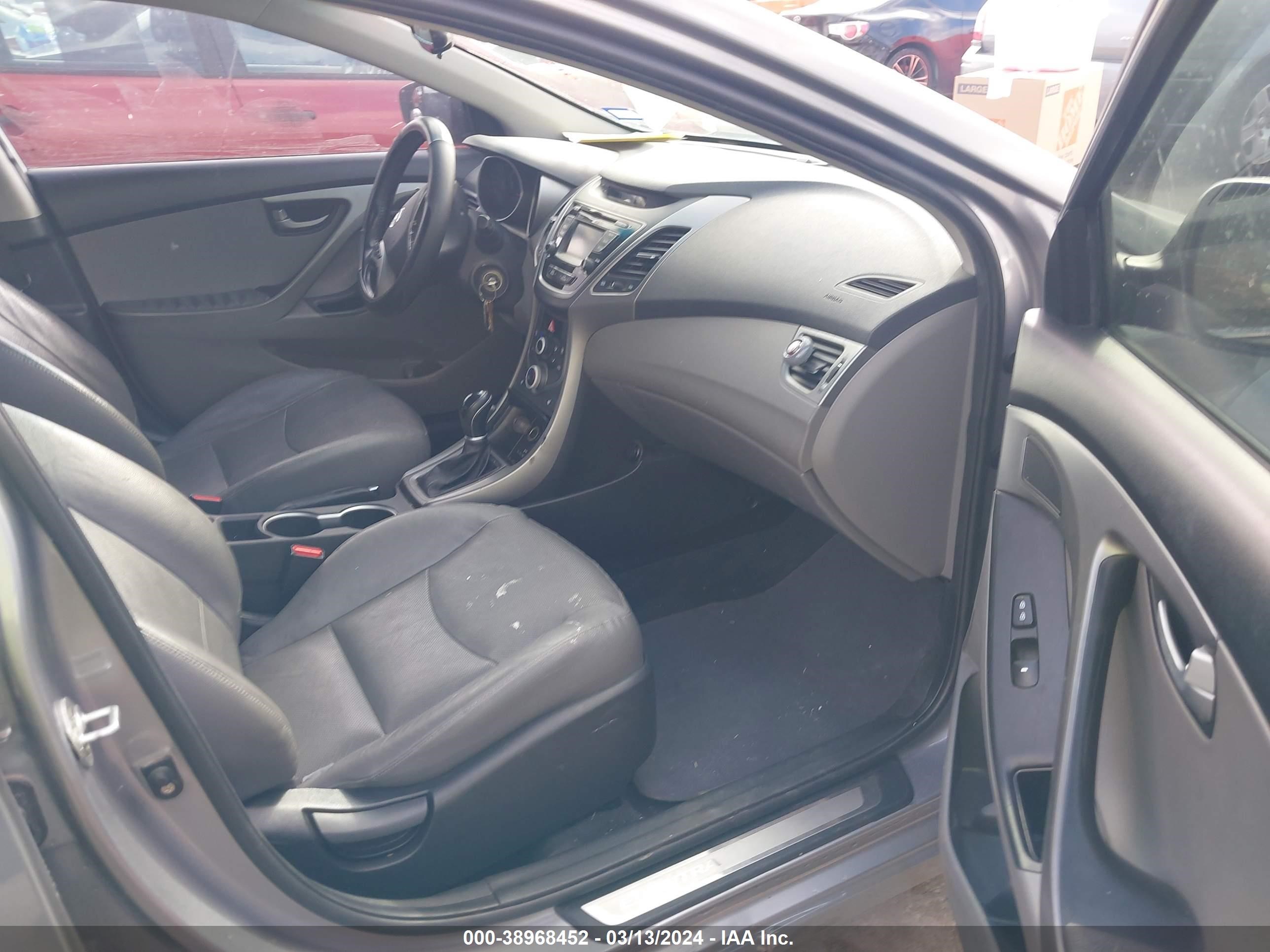 Photo 4 VIN: KMHDH4AE9EU161731 - HYUNDAI ELANTRA 