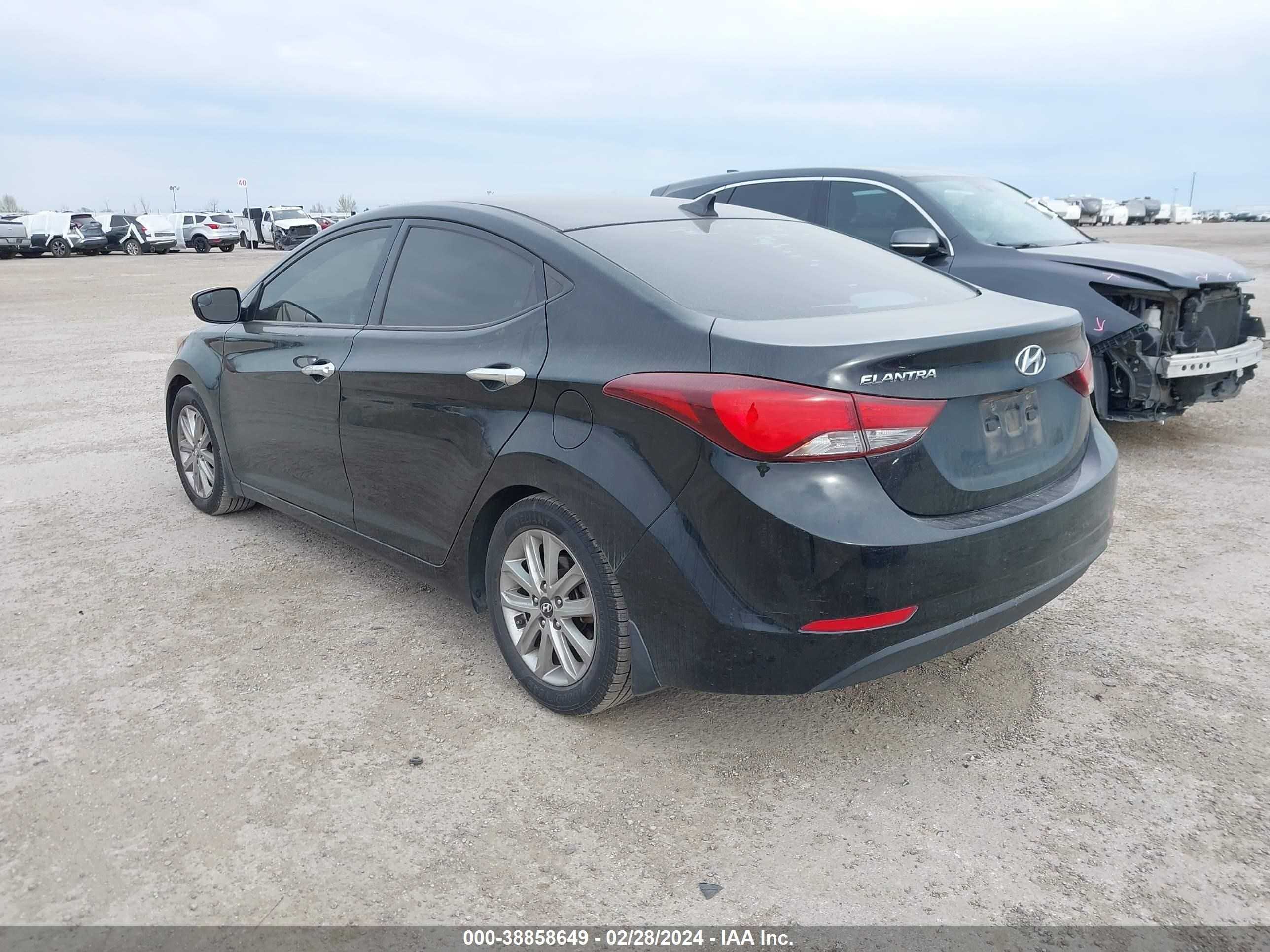 Photo 2 VIN: KMHDH4AE9FU236137 - HYUNDAI ELANTRA 