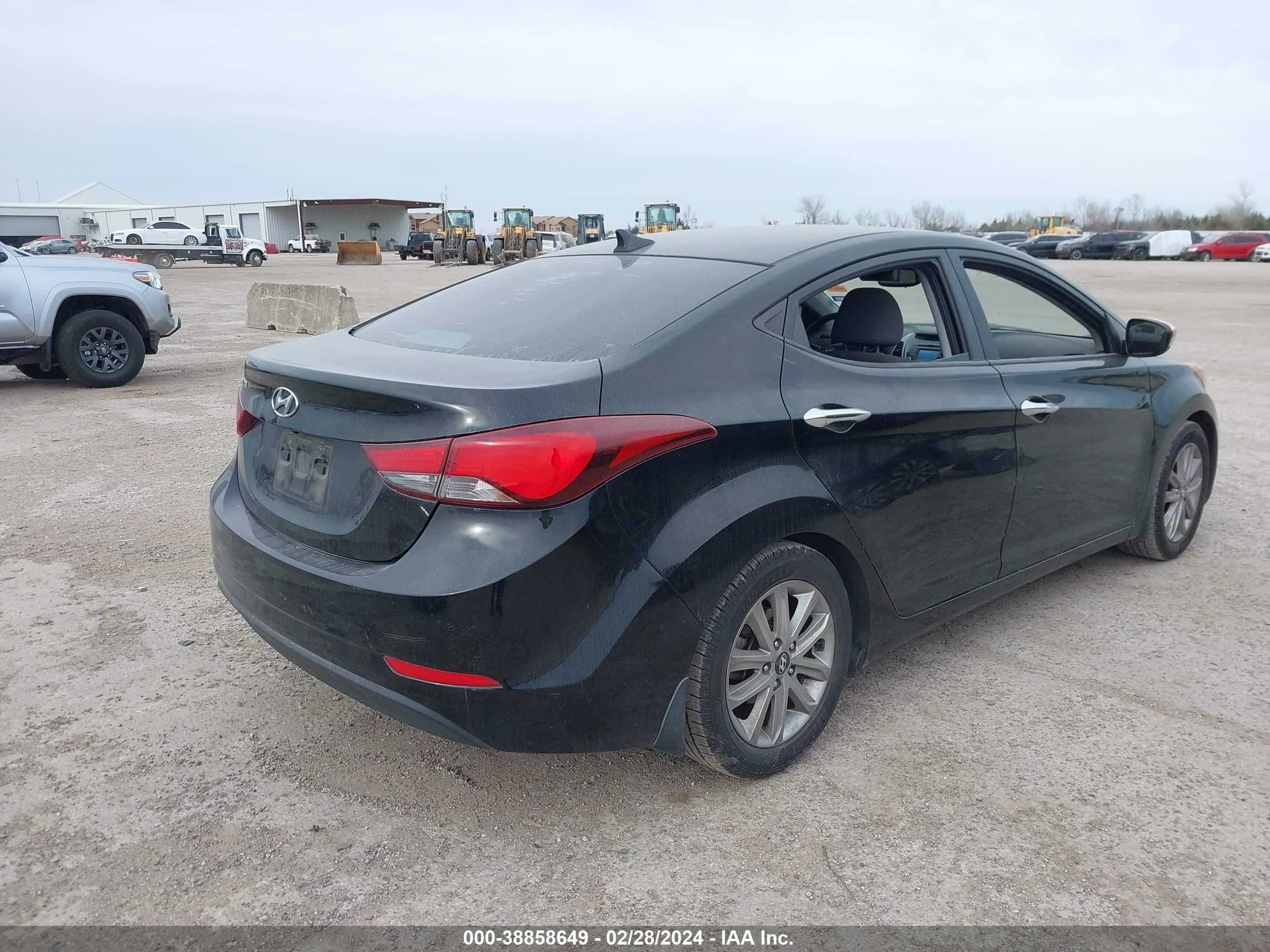 Photo 3 VIN: KMHDH4AE9FU236137 - HYUNDAI ELANTRA 