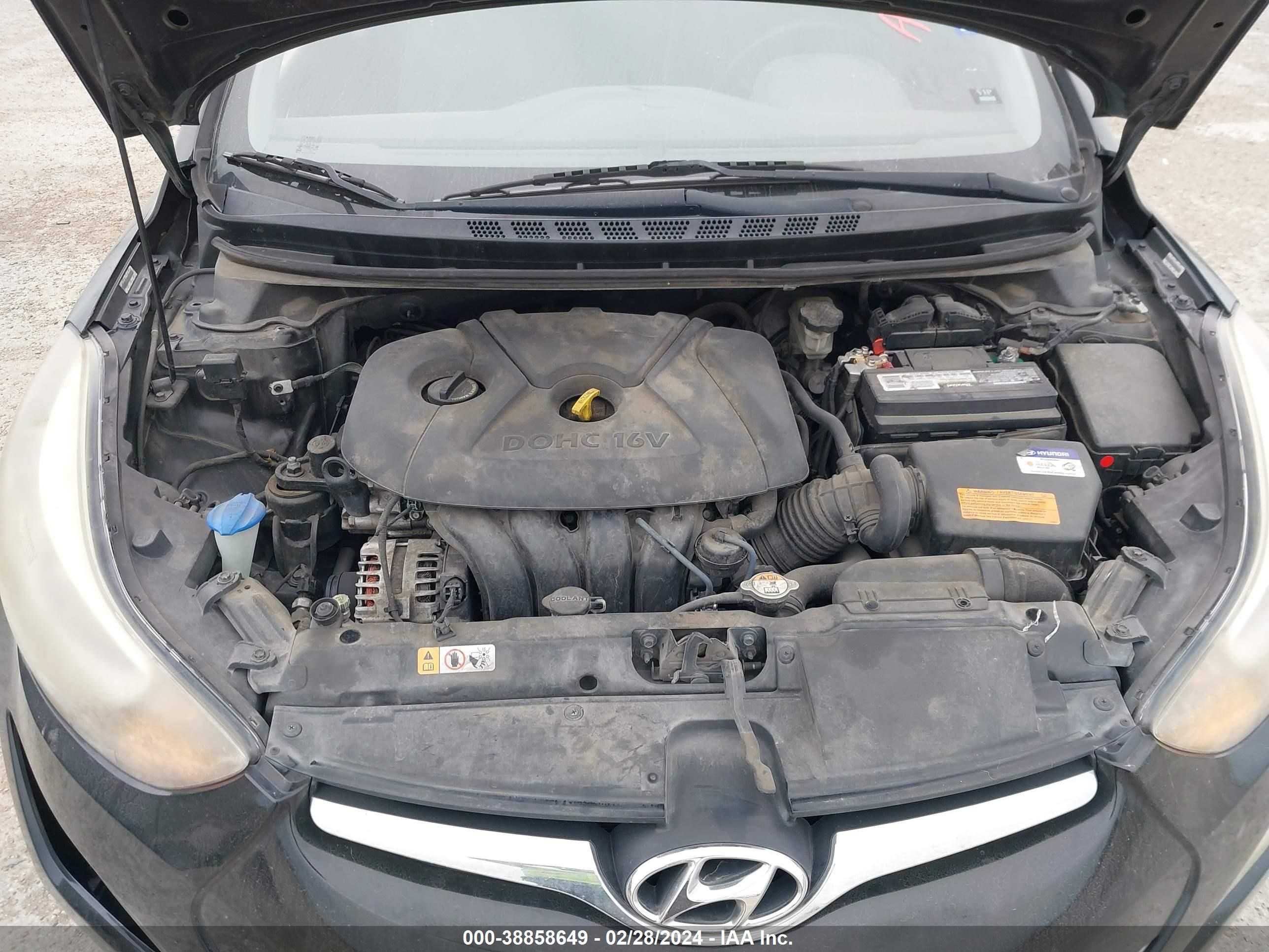 Photo 9 VIN: KMHDH4AE9FU236137 - HYUNDAI ELANTRA 