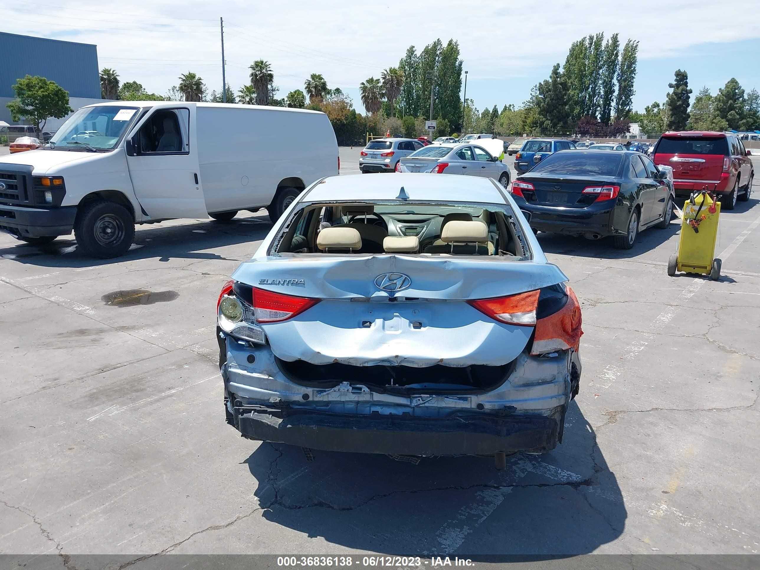 Photo 14 VIN: KMHDH4AEXBU104353 - HYUNDAI ELANTRA 